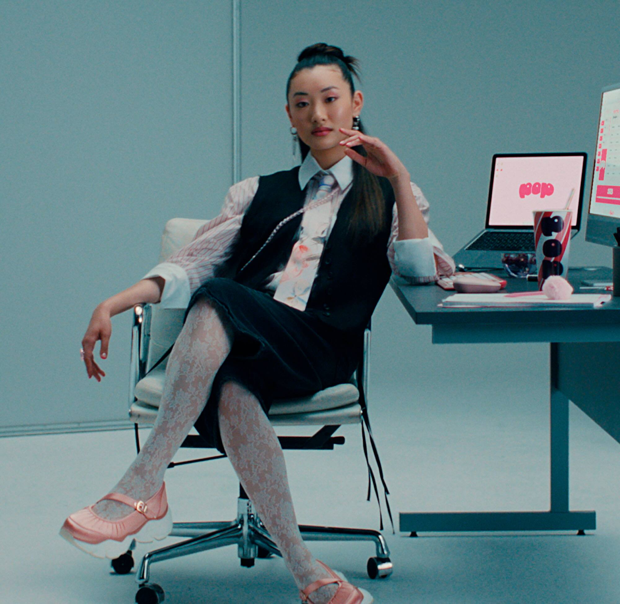 Alt View 17. Logitech - POP ICON COMBO Compact TKL Wireless Bluetooth Keyboard and Mouse Bundle with Programmable Quiet Keys and Buttons - Lilac & Off-White.