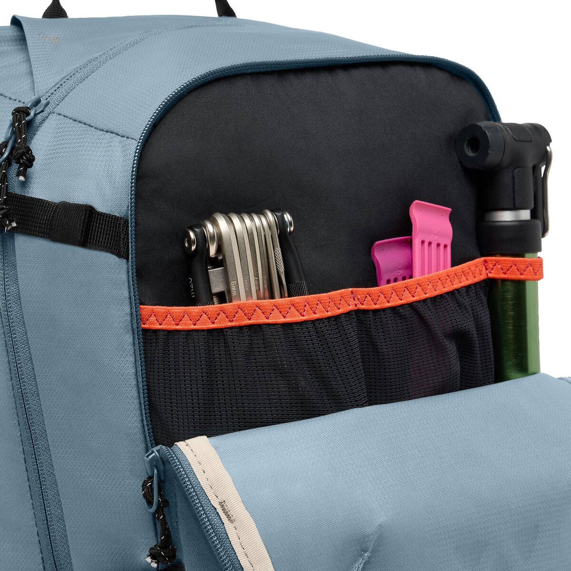 The text on the image is:

"mev Gmm"