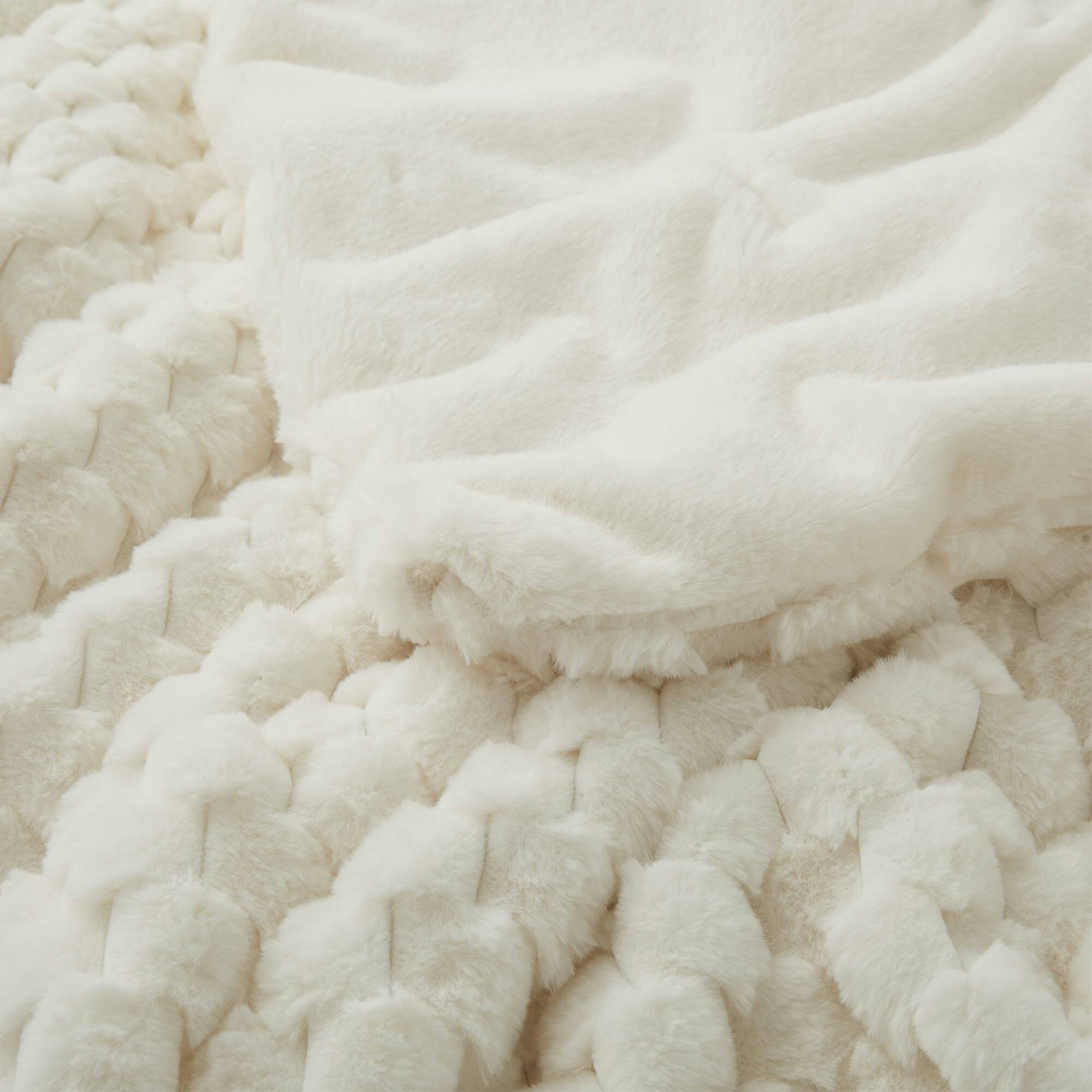Left. Peace Nest - Peace Nest Faux Rabbit Fur Comforter Set, Ultra Soft Down Alternative Bedding Set, Cream, King - Cream.