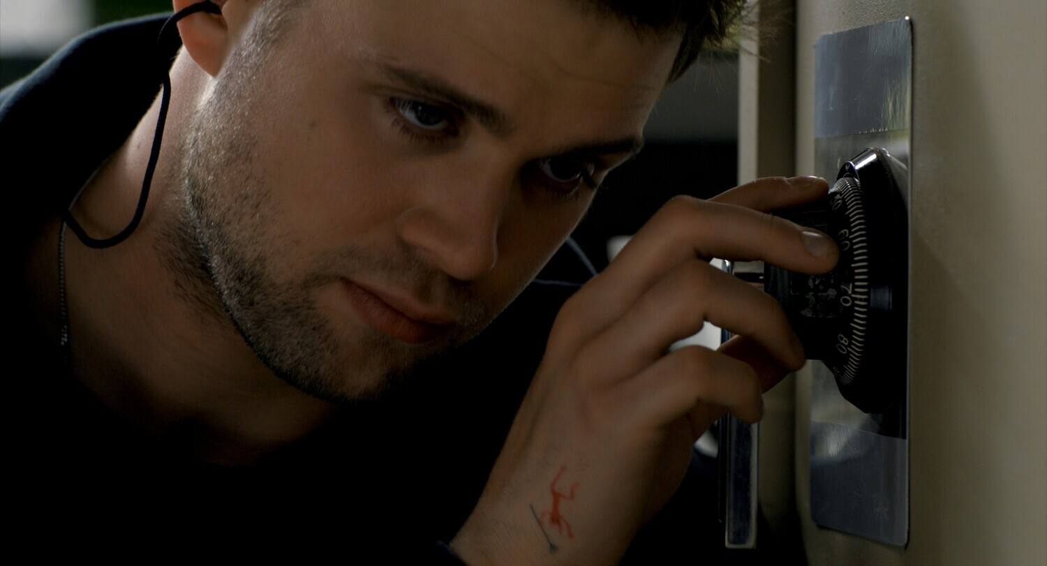 Alt View 1. Tuner   - BLU-RAY.
