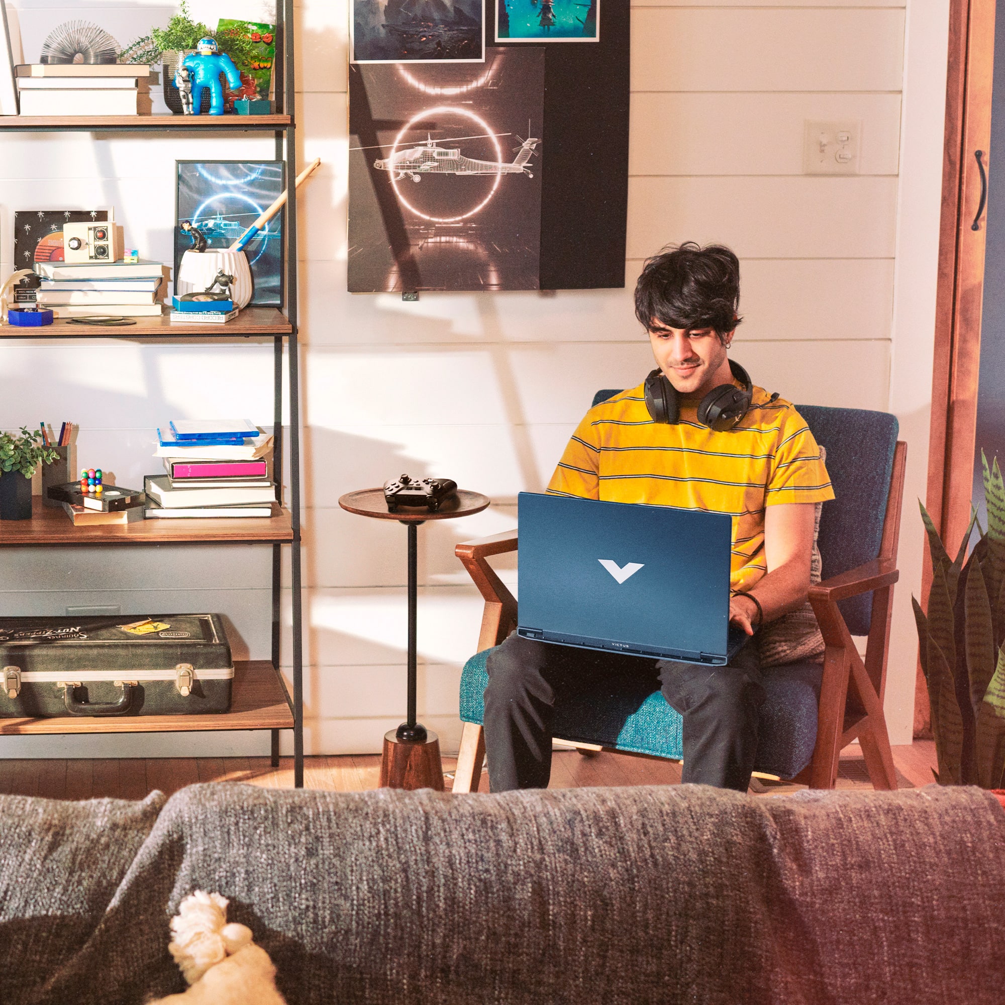 Alt View 15. HP - Victus 15.6" Full HD 144Hz Gaming Laptop - Intel Core i7 - 16GB Memory - NVIDIA GeForce RTX 4050 - 512GB SSD - Performance Blue.