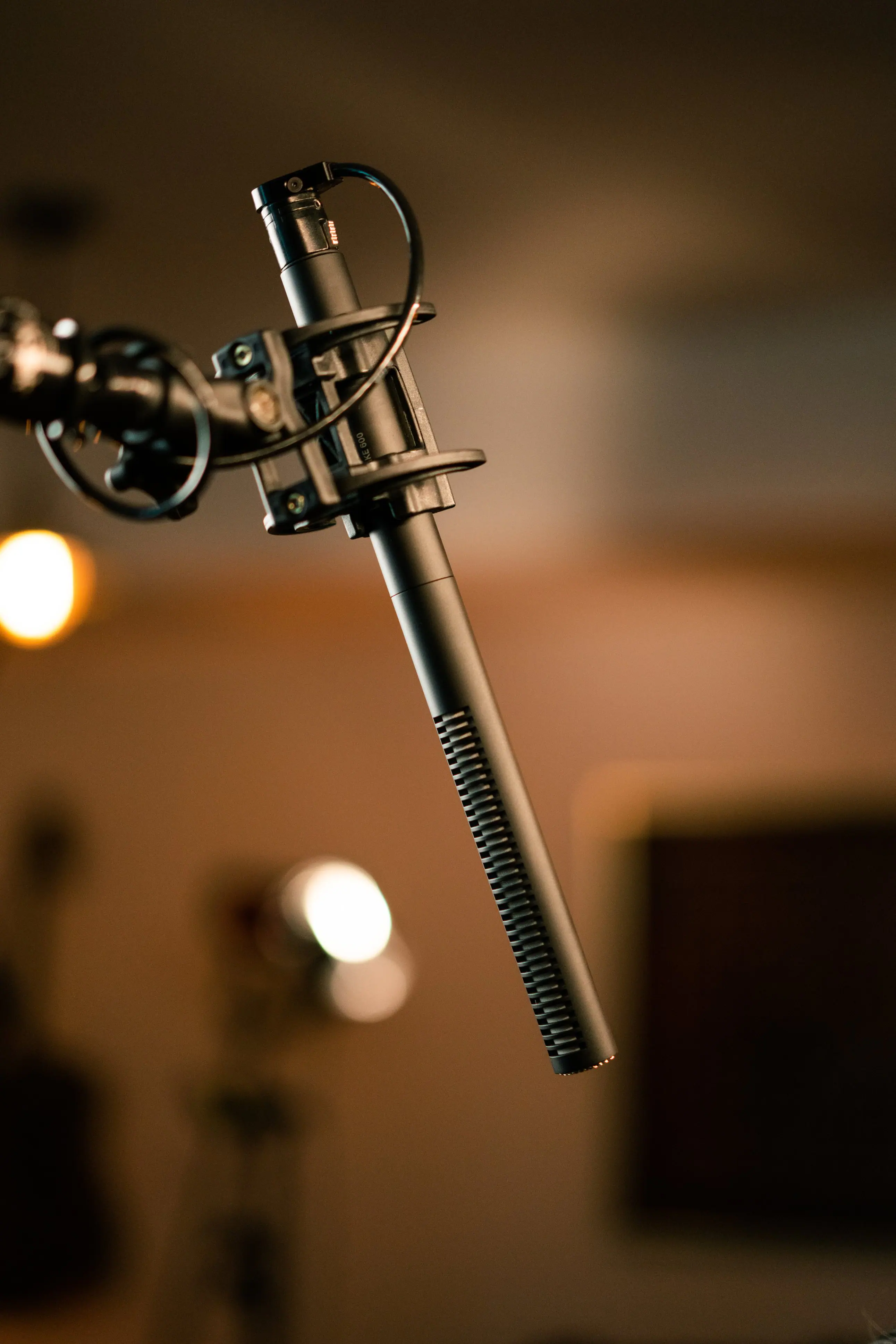 Alt View 12. Sennheiser - MKE 600 Camcorder Shotgun Microphone with Carrying Case, Shock Mount, Foam Windscreen - Black.