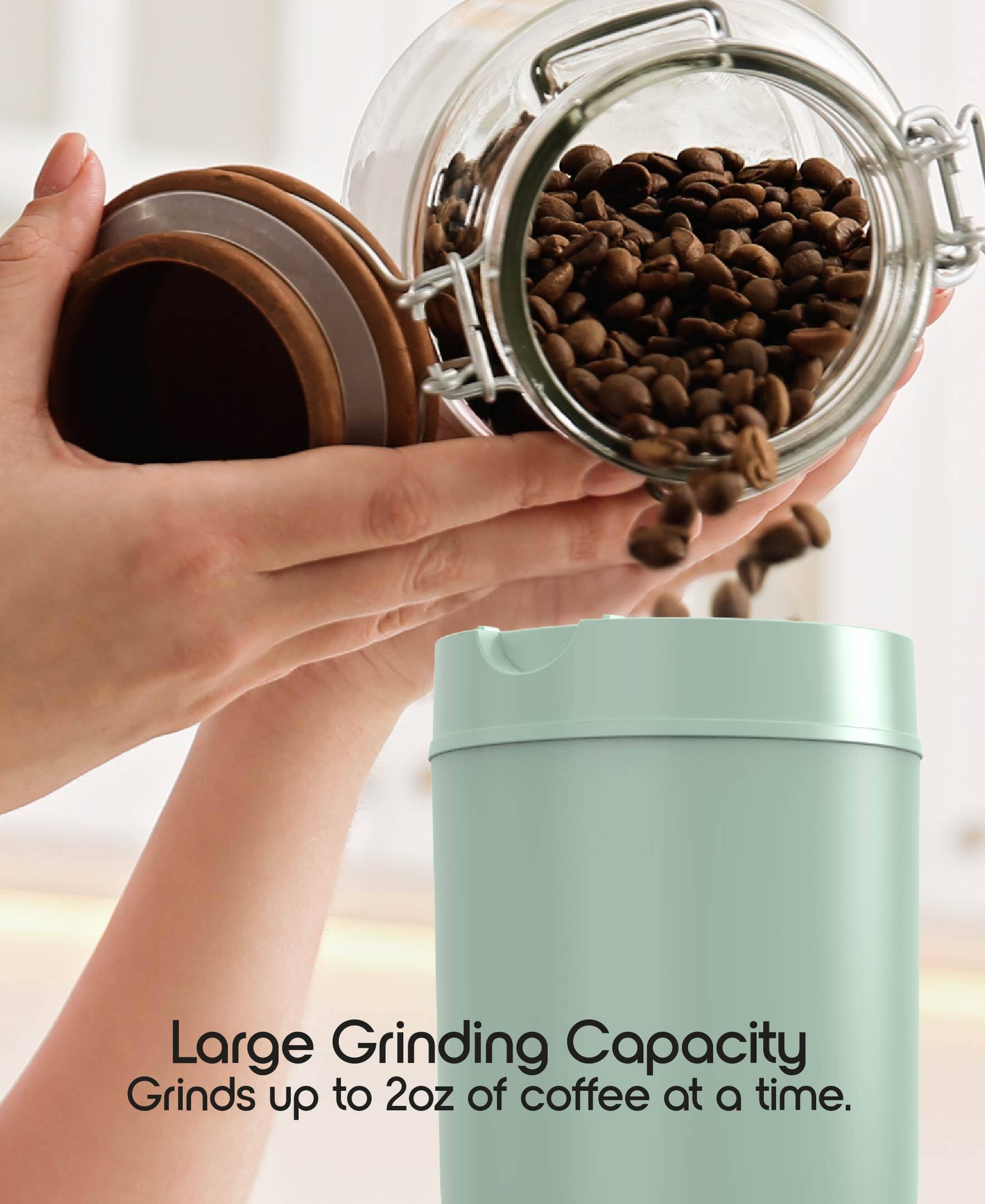 Large Grinding Capacity  
Grinds up to 2oz of coffee at a time.