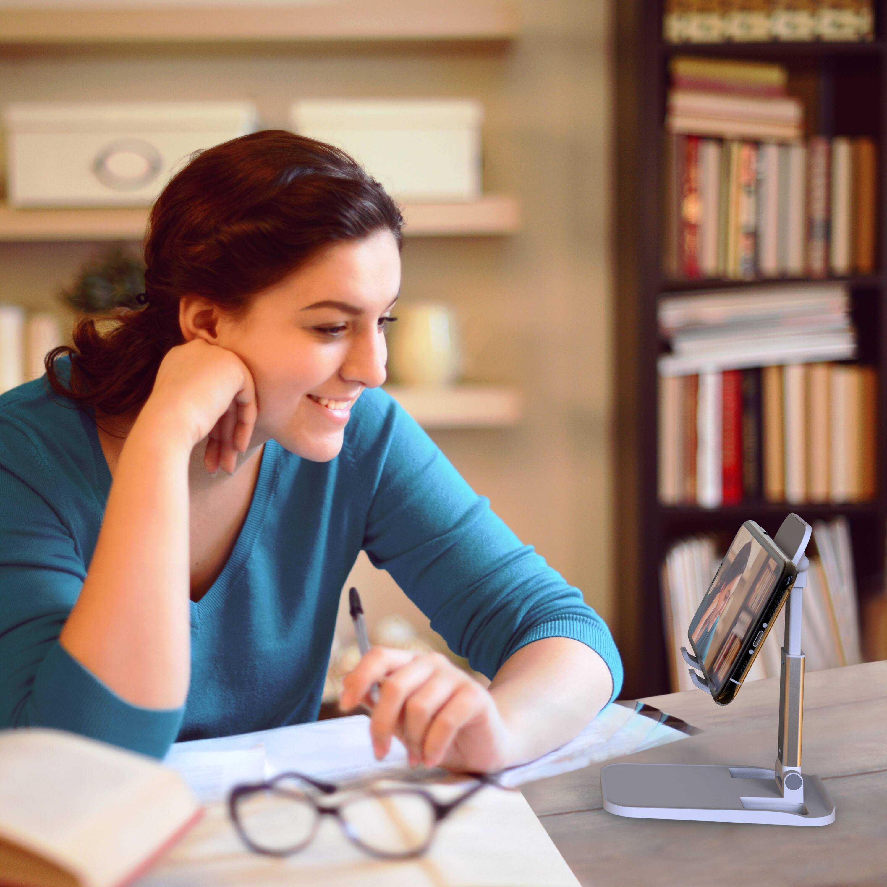 Back. Digipower - Digipower Video Call Stand – Foldable Holder for Smartphones & Tablets - White.