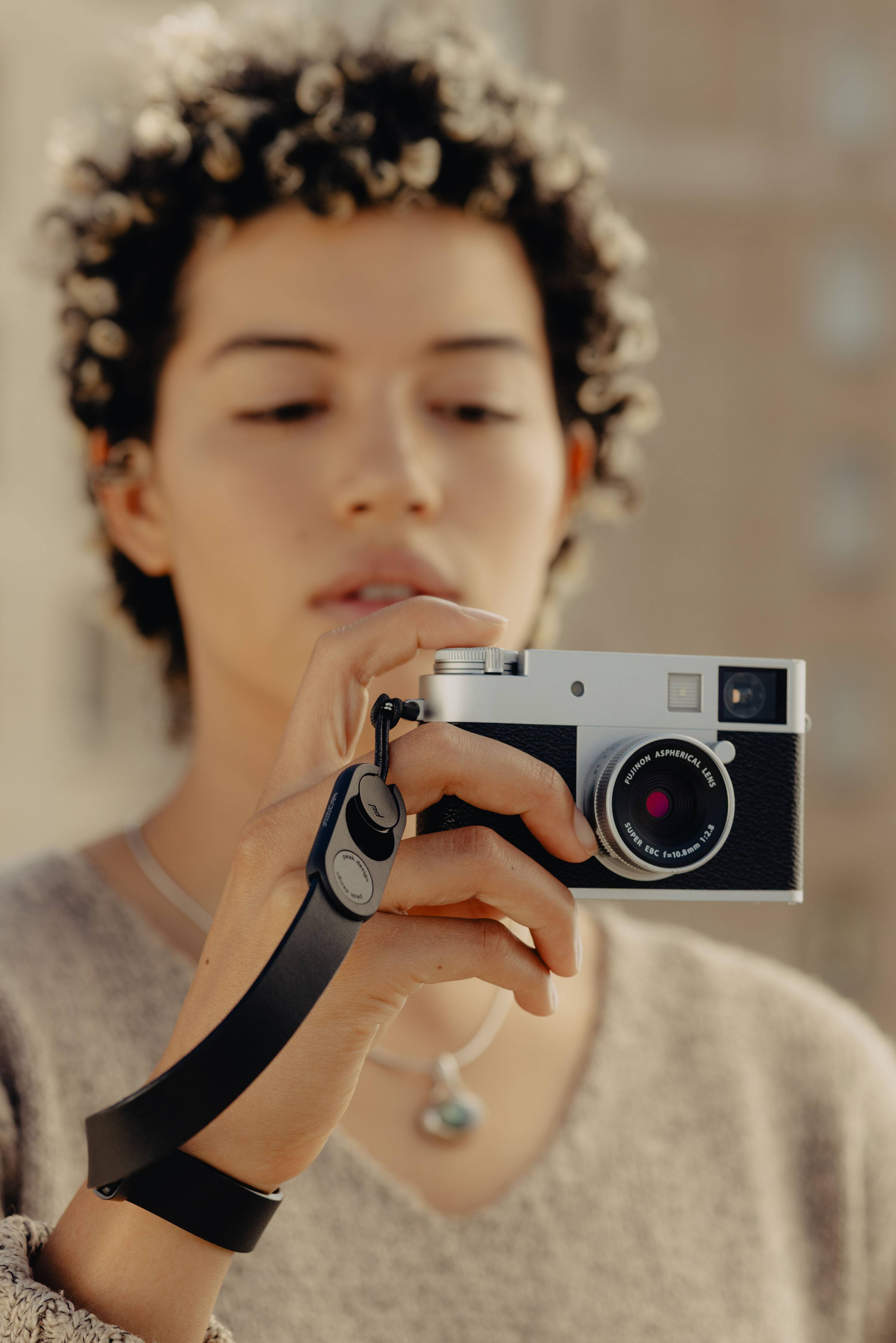 FUJINON ASPHERICAL LENS  
SUPER 1:2.8  
ENC  
f=10.8mm 1:2.8