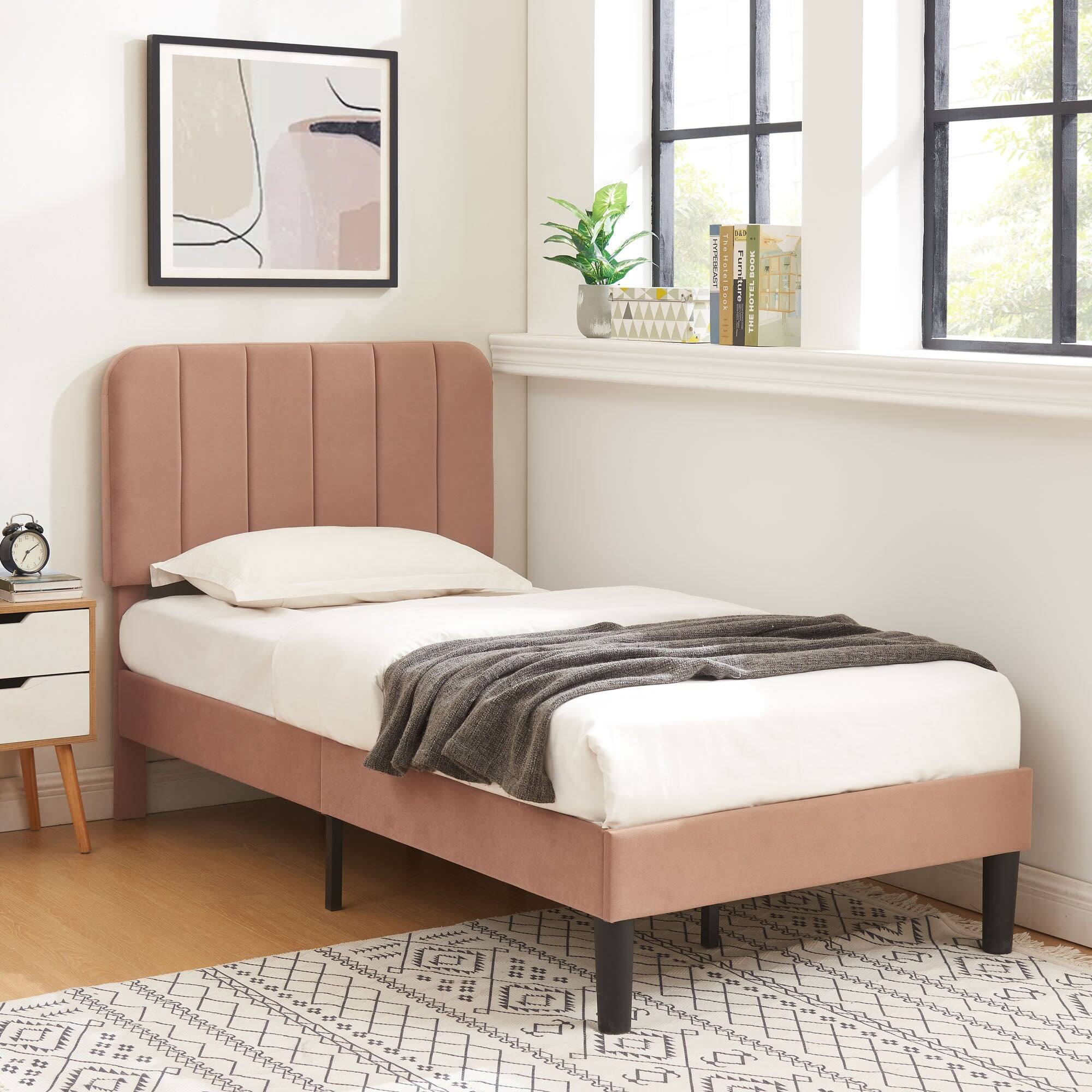 PE | E8ATRLR Furniture BO...O. THEHUTEL .... F.E a 1