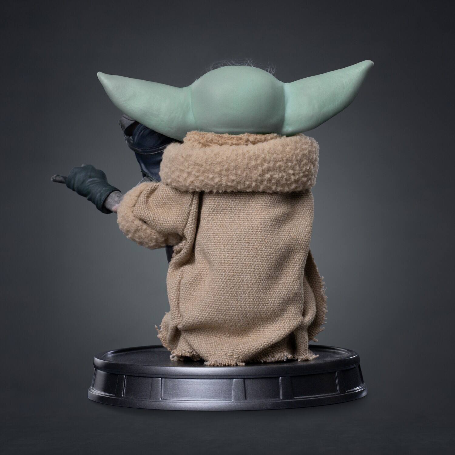 Alt View 2. Iron Studios - The Mandalorian and Grogu - 1/4 Scale Statue - Grogu No Squeezy   - COLLECTIBLES - Multicolor.