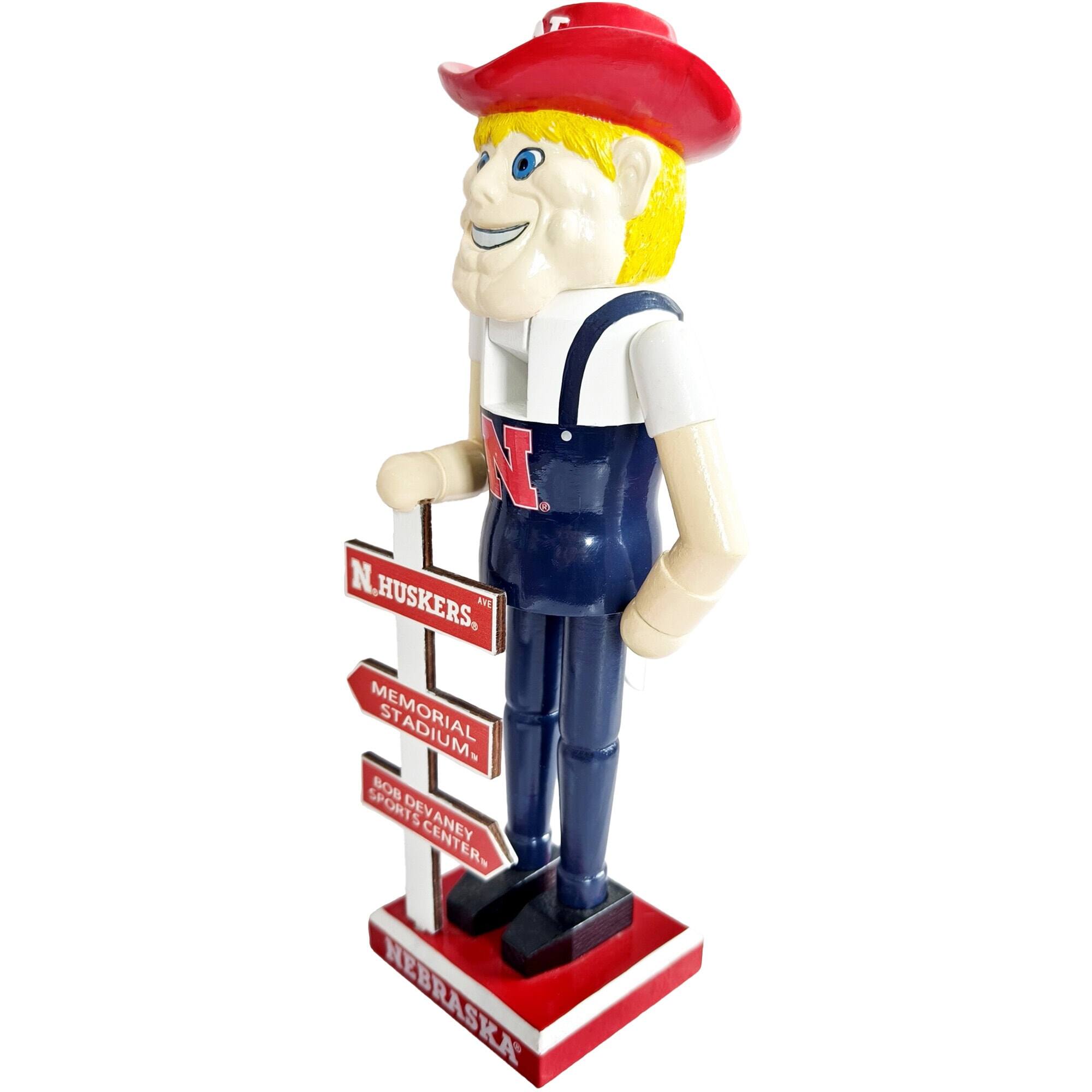 N. HUSKERS  
MEMORIAL STADIUM  
BOB DEVANEY SPORTS CENTER  
NEBRASKA
