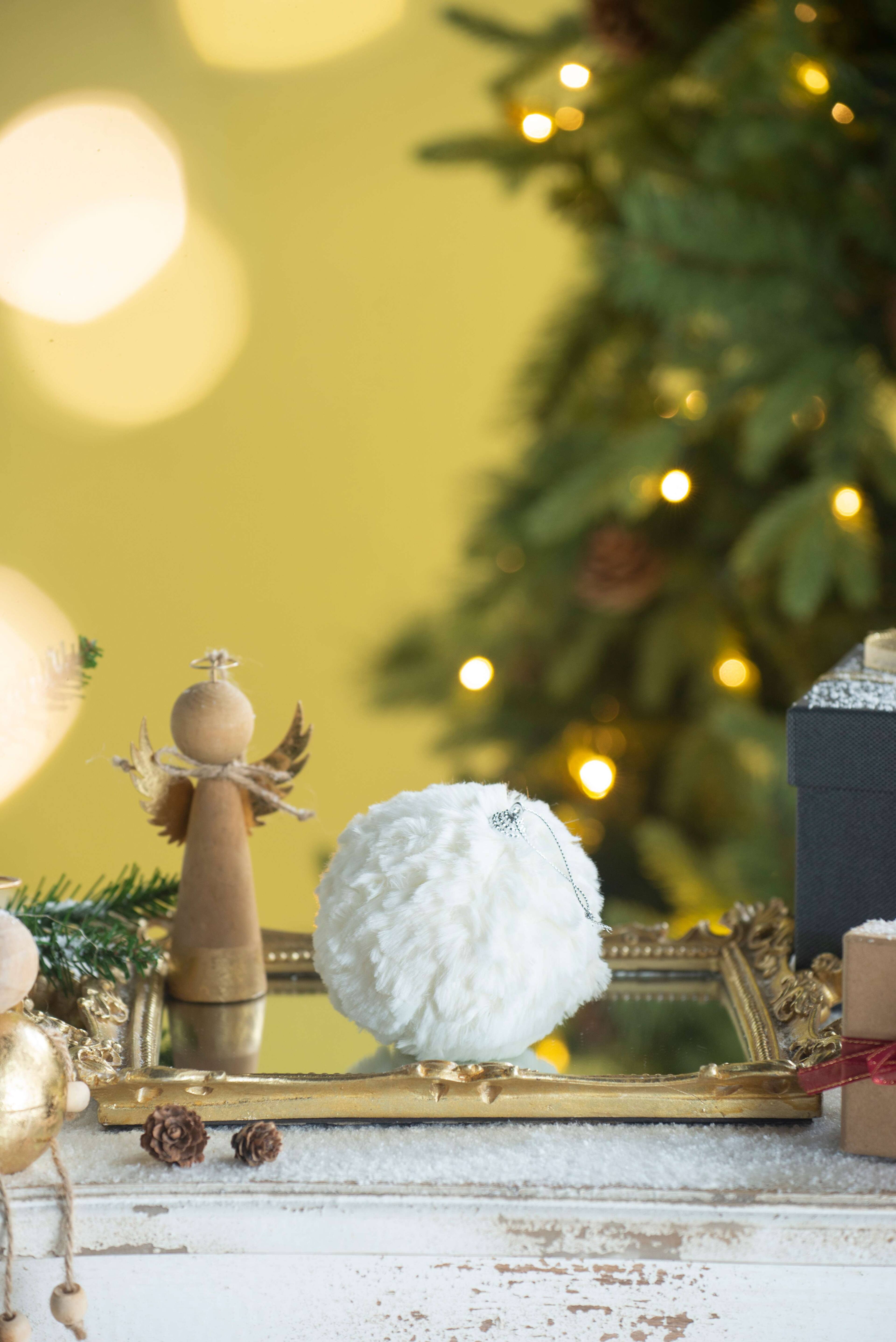 Left. Dexmalle - Dexmalle-Christmas Tree Decorative Hanging Cream Ruffle Ball Ornament-Set of 6,White - White.