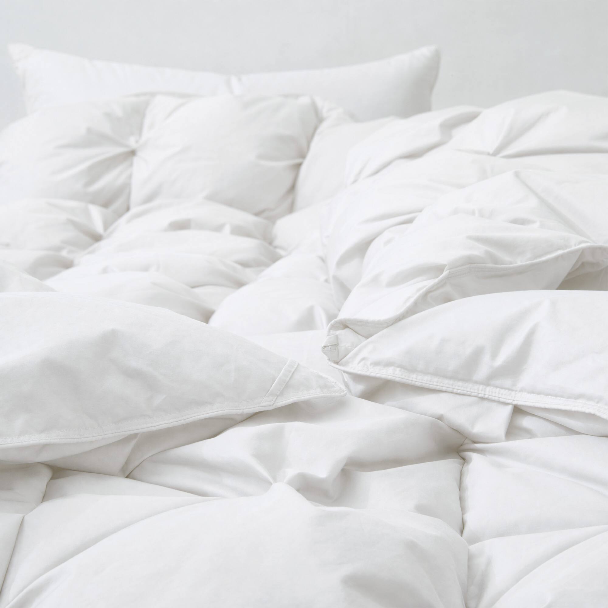Left. Peace Nest - Peace Nest Cotton Blend White Goose Down Fiber Comforter Duvet Insert with Pintuck Pleat, White, Twin - White.