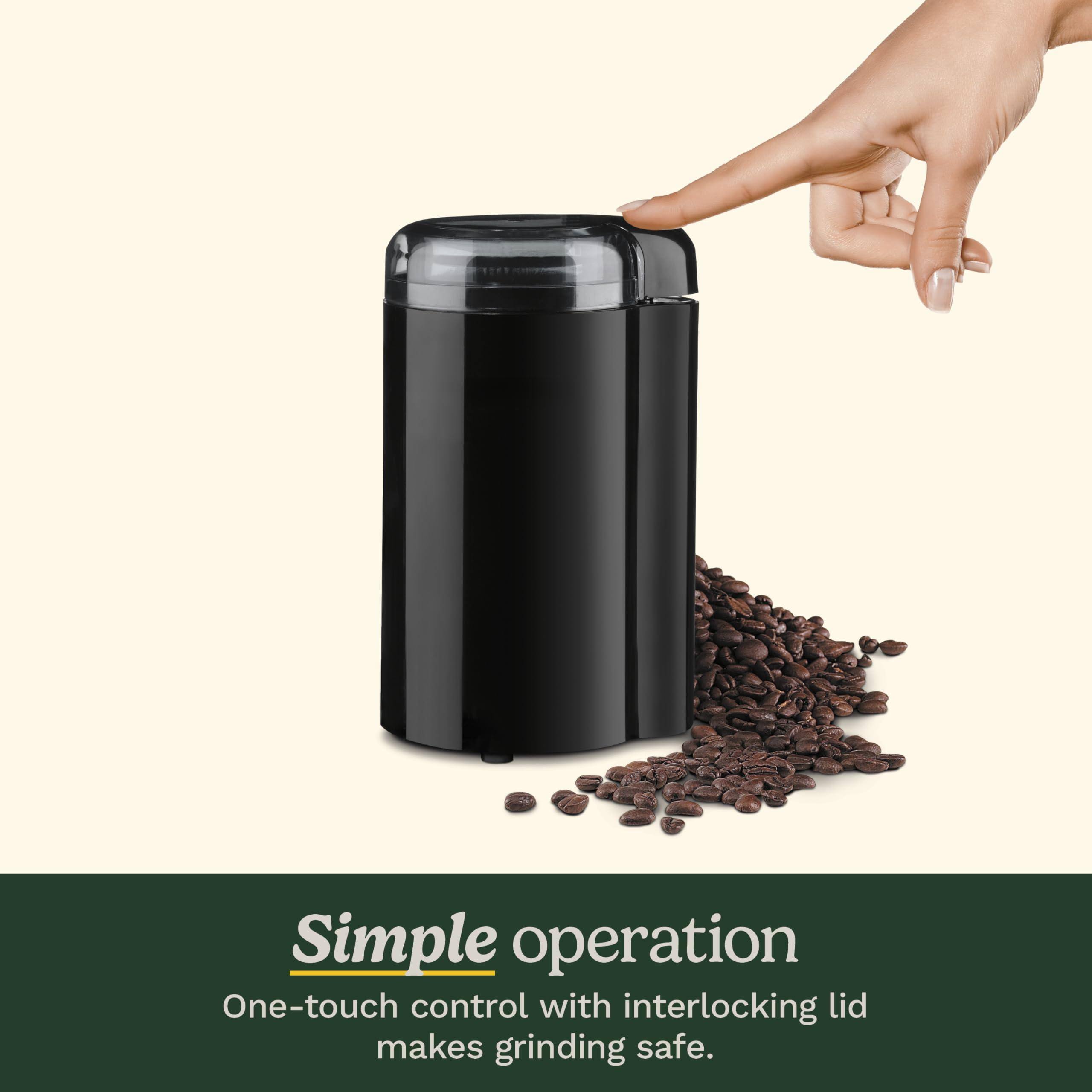 Simple operation  
One-touch control with interlocking lid makes grinding safe.