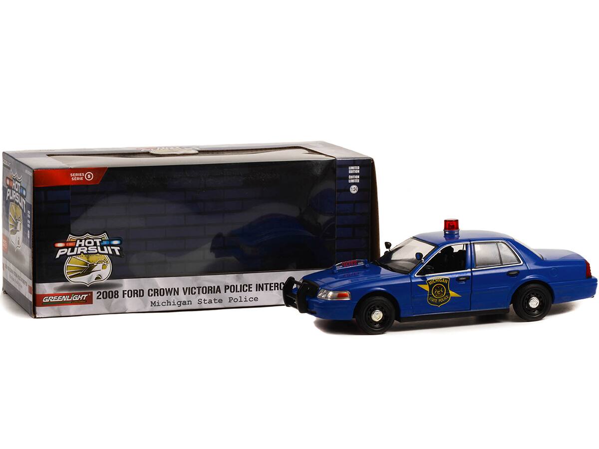 SERIES & SERIE HOT PURSUIT LIMITED EDITION  
HOT PURSUIT  
2008 FORD CROWN VICTORIA POLICE INTERCEPTOR  
Michigan State Police  
GREENLIGHT  
State Police Michigan