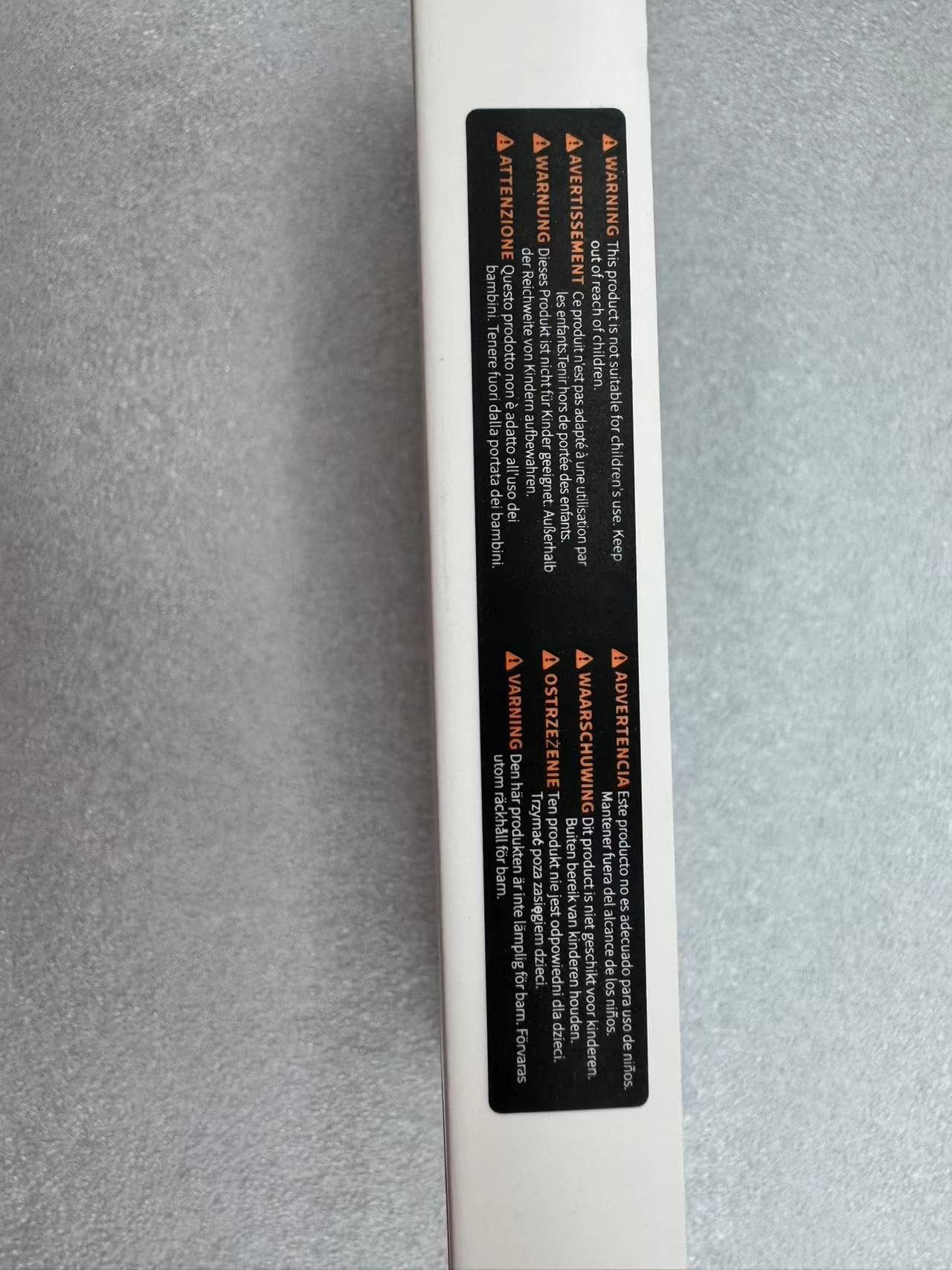 ATTENZIONE  
WARNING  
AVERTISSEMENT  
ADVERTENCIA  
OSTRZEŻENIE  
WAARSCHUWING  
VARNING  
Den product is niet geschikt voor gebruik door kinderen.  
Keep this product out of reach of children.  
Tenere il prodotto fuori dalla portata dei bambini.  
Avertissez les enfants de ne pas jouer avec ce produit.  
Este producto no es adecuado para niños.  
Ostrzec przed użyciem przez dzieci.  
Waarschuwing: Dit product is niet geschikt voor kinderen.  
Varning: Den produkten är inte lämplig för barn.  
Avertissez les enfants de ne pas jouer avec ce produit.  
Tenere il prodotto fuori dalla portata dei bambini.  
Avertissez les enfants de ne pas jouer avec ce produit.  
Este producto no es adecuado para niños.  
Ostrzec przed użyciem przez dzieci.  
Waarschuwing: Dit product is niet geschikt voor kinderen.  
Varning: Den produkten är inte lämplig för barn.