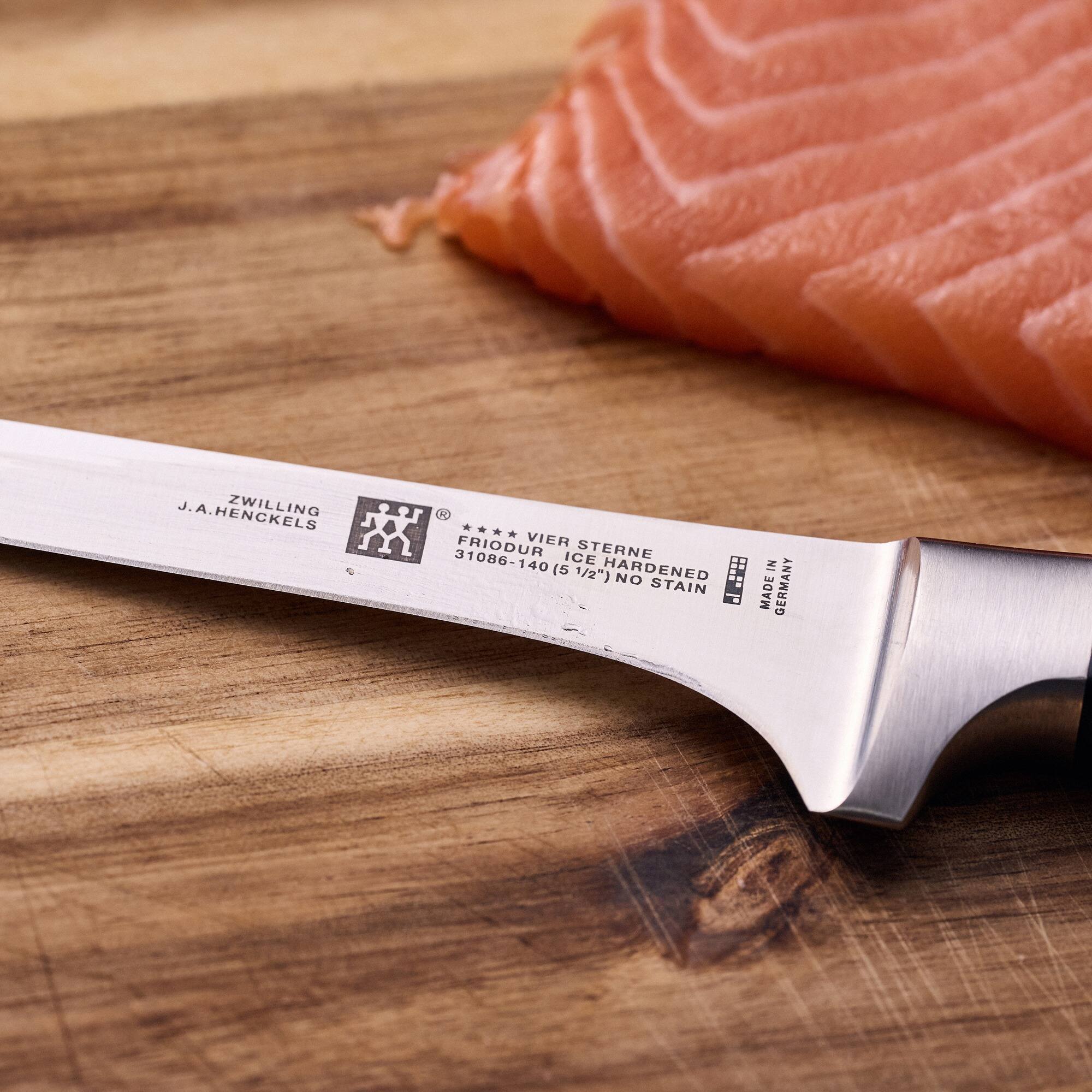 J.A. HENCKELS  
J. ZWILLING  
VIER STERNE  
31086-140  
ICE 40 (5 HARDENED 1/2")  
NO STAIN  
MADE IN GERMANY