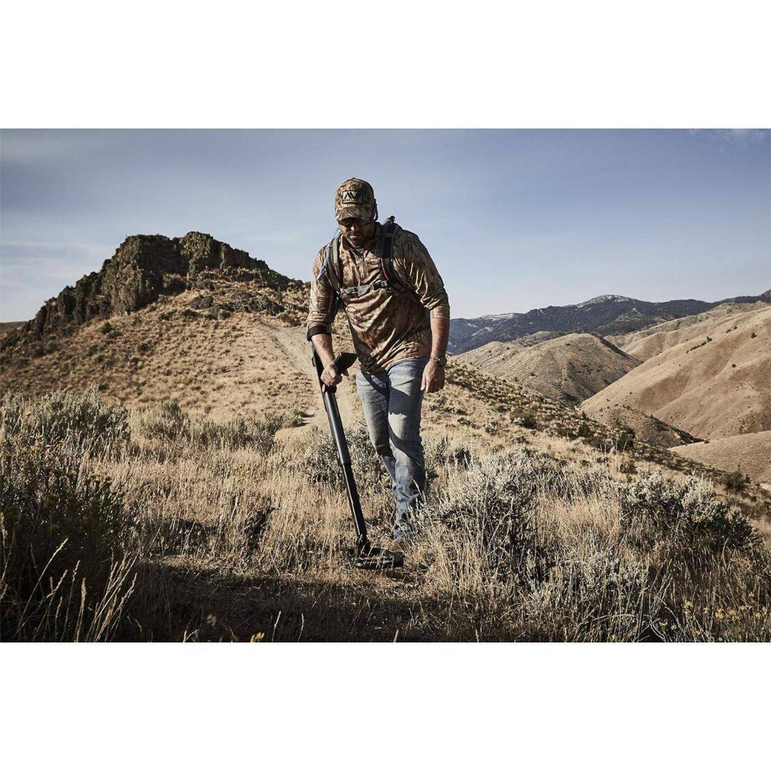 Left. Minelab - Minelab GO-FIND 44 Metal Detector.