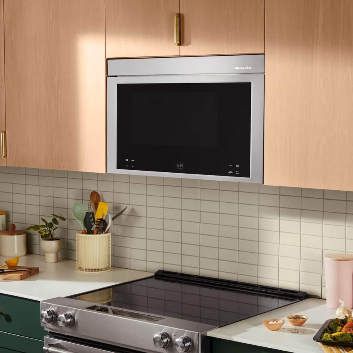 KitchenAid KitchenAid - 1.1 Cu. Ft. Convection Flush Built-In Over-the-Range Smart Microwave with Sensor Cooking and Air Fry Mode - Stainless Steel 3