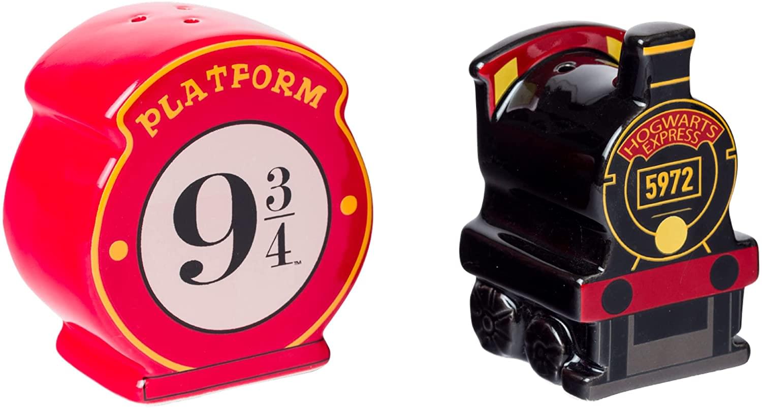 Silver Buffalo - Harry Potter Hogwarts Express Ceramic Salt and Pepper Shaker Set - Red