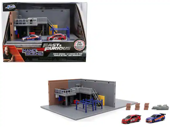 Sure, here is the corrected and grouped text from the image:
---
**Jada**
**NANO SCENE**
**FAST & FURIOUS**
**HAN'S GARAGE / LE GARAGE DE HAN / HAN'S GARAGE / HAN WERKSTATT**
**DIE-CAST**
**8+**
**WARNING: CHOKING HAZARD - Small parts. Not for children under 3 years.**
**ATTENTION: RISQUE DE SUPPRESSION - Petits pièces. Ne convient pas aux enfants de moins de 3 ans.**
**A002**
---
This text is from the packaging of the toy set.