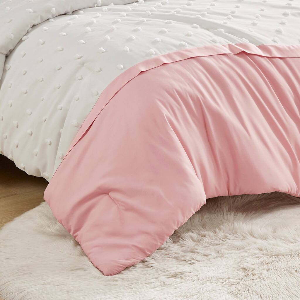 Alt View 2. Gracie Mills - Gracie Mills Colton Comforter Set - Pink.