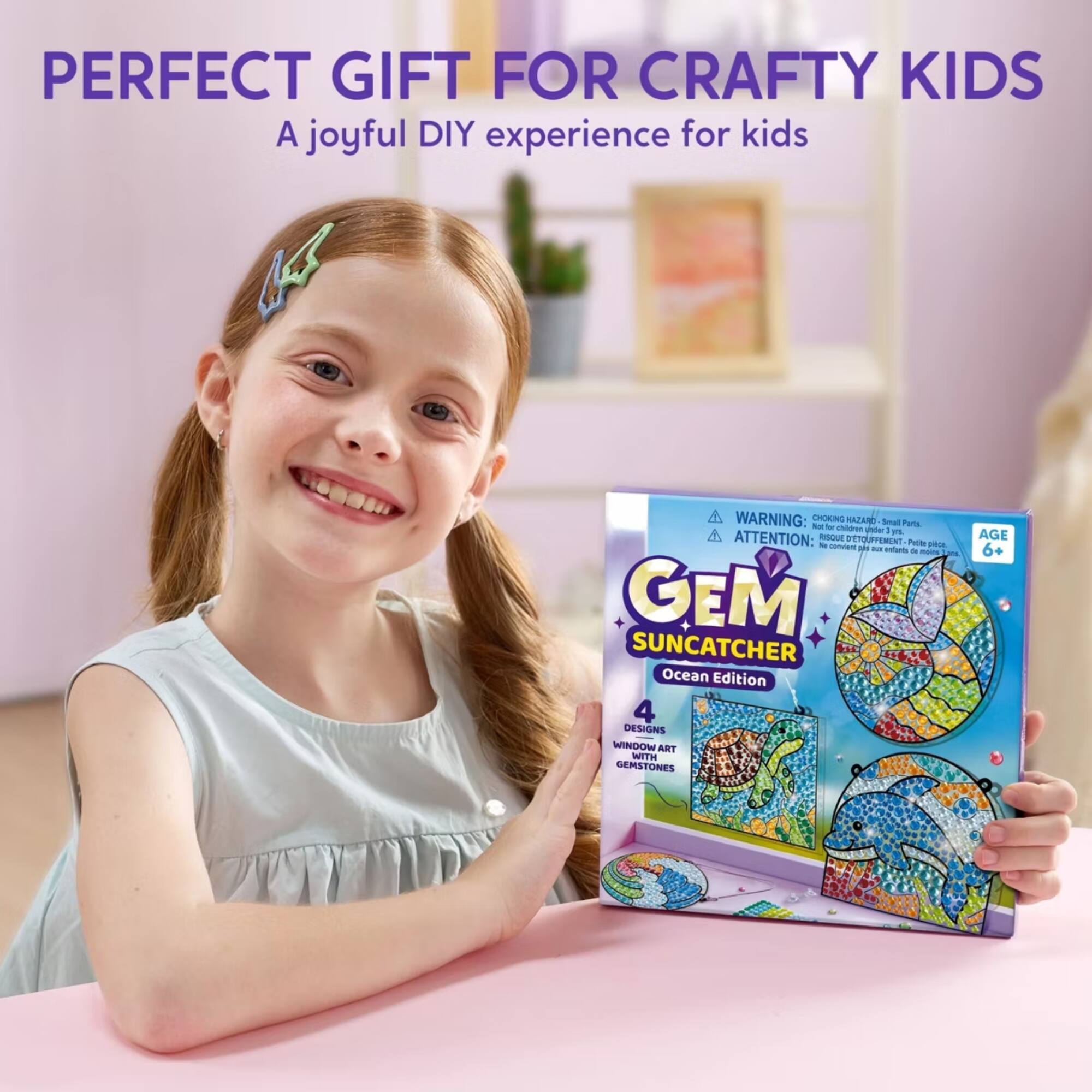 PERFECT GIFT FOR CRAFTY KIDS  
A joyful DIY experience for kids  

WARNING: CHOKING HAZARD - Small Parts  
ATTENTION: RISQUE D'ÉTOURFEMENT - Petite pièce  

GEM SUNCATCHER  
Ocean Edition  
4 DESIGNS WINDOW ART WITH GEMSTONES  
AGE 6+