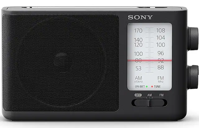SONY
AM x10kHz 53 80 100 120 140 170
FM MHz 88 92 96 100 104 108
OPR/BATT TUNE
OFF AM FM