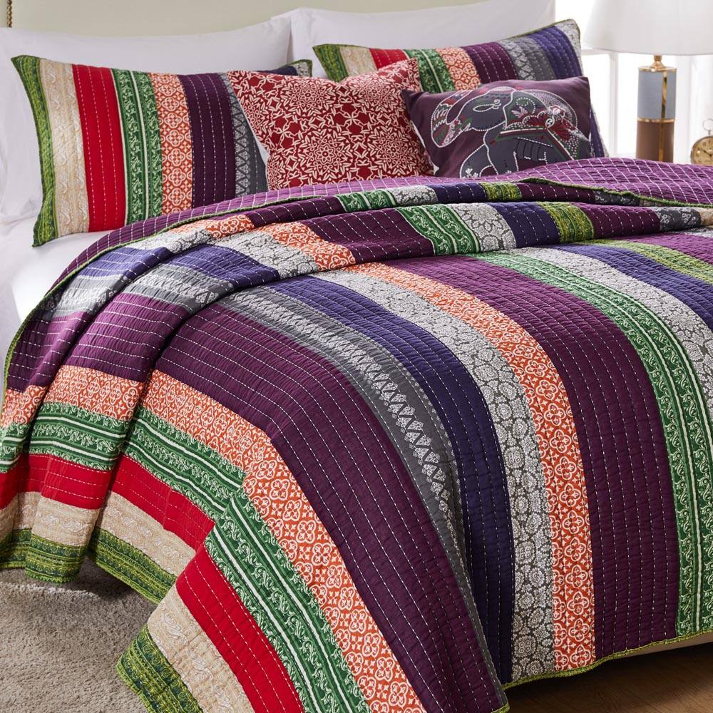 Left. BreeBe - Marley Carnival Quilt Set 3-Piece King/Cal King - Carnival.