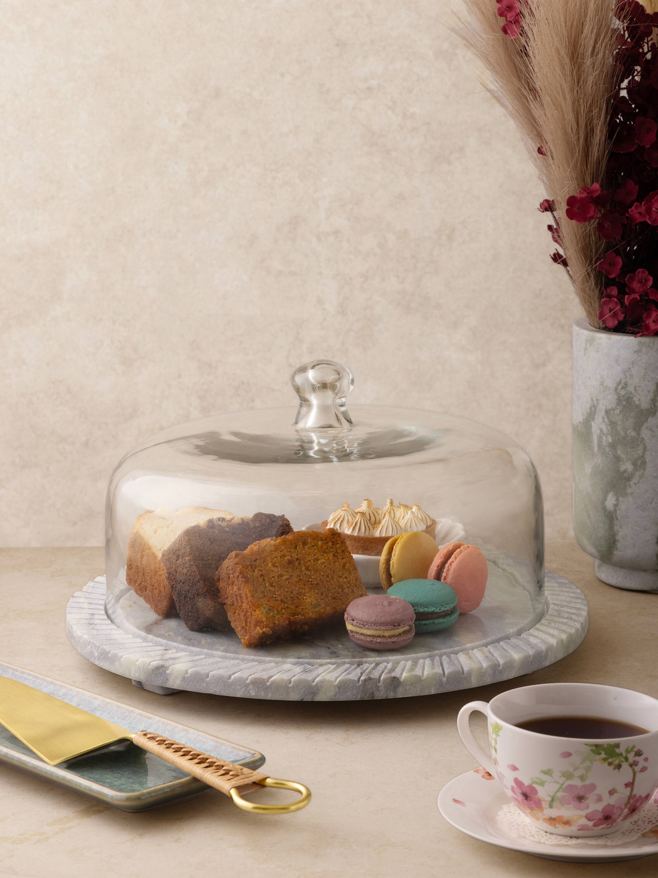 Angle. GAURI KOHLI - Blinq Serving Board with Cloche - Shades of green.