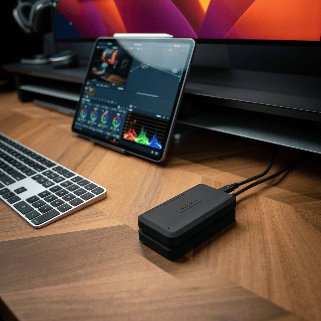 Left. Glyph - Glyph Atom PRO External NVMe 2TB Black SSD V2 with Thunderbolt 3 Connectivity.