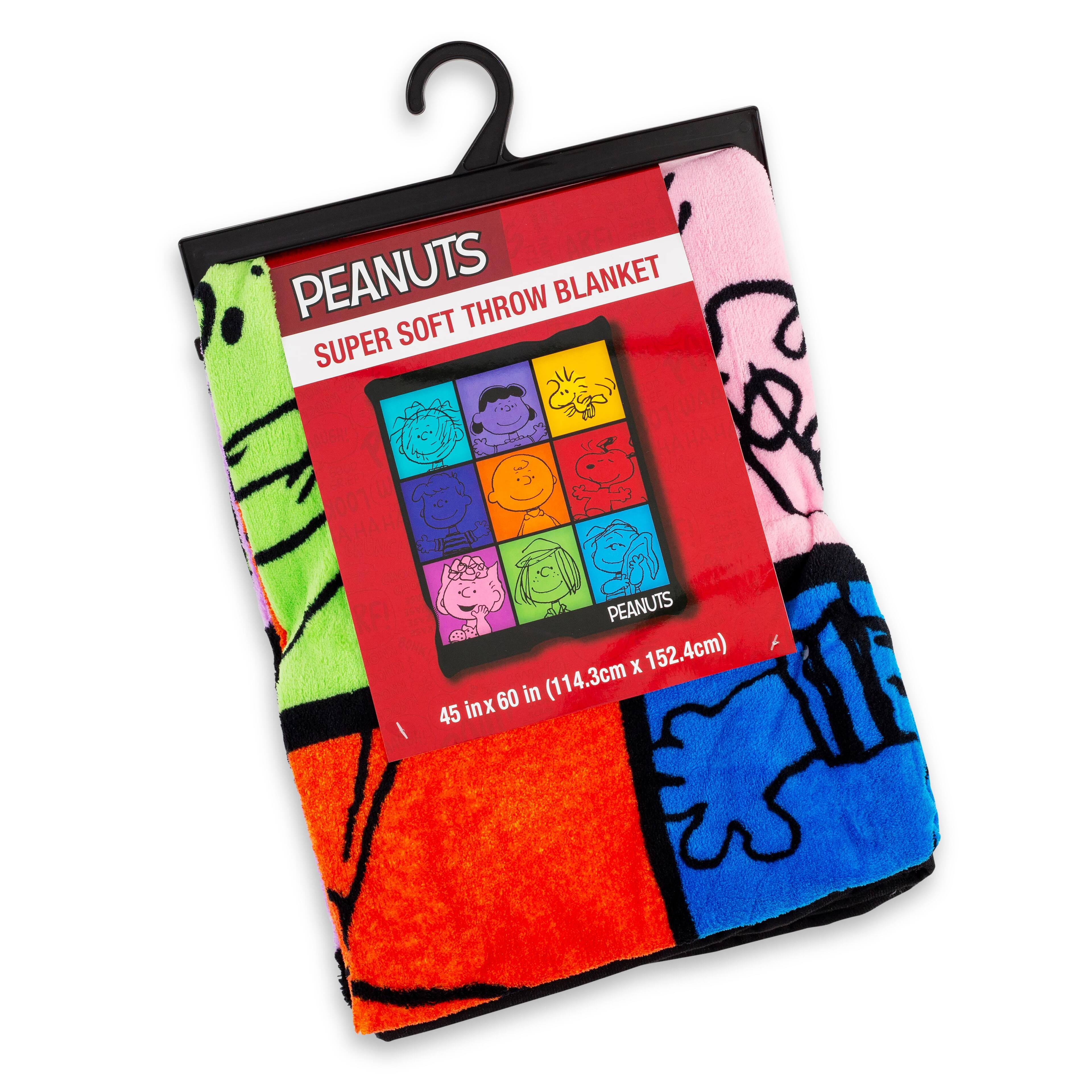 PEANUTS  
SUPER SOFT THROW BLANKET  

45 in x 60 in (114.3 cm x 152.4 cm)