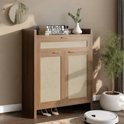 The text on the image appears to be a mix of letters and numbers, possibly from a reflection or a distorted source. Here is the corrected and grouped version:
- "G u dine CN LE IBRE I Y 1 fI Dall LNIO saml 50"
This doesn't form coherent words or phrases, so it might be a random string or a reflection of something else.