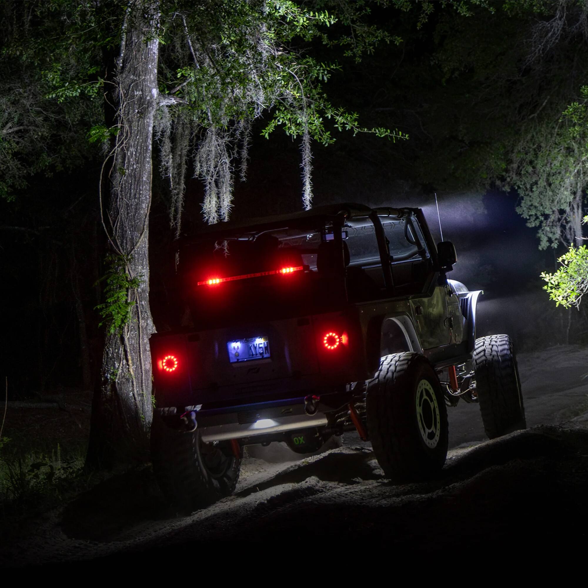 Alt View 5. Stinger - HEXCORE 32” Universal Off-Road Chase LED Light Bar, Amber/Red/White Rear Flood & Strobe for Cars, Trucks, Jeeps, UTVs - Black.