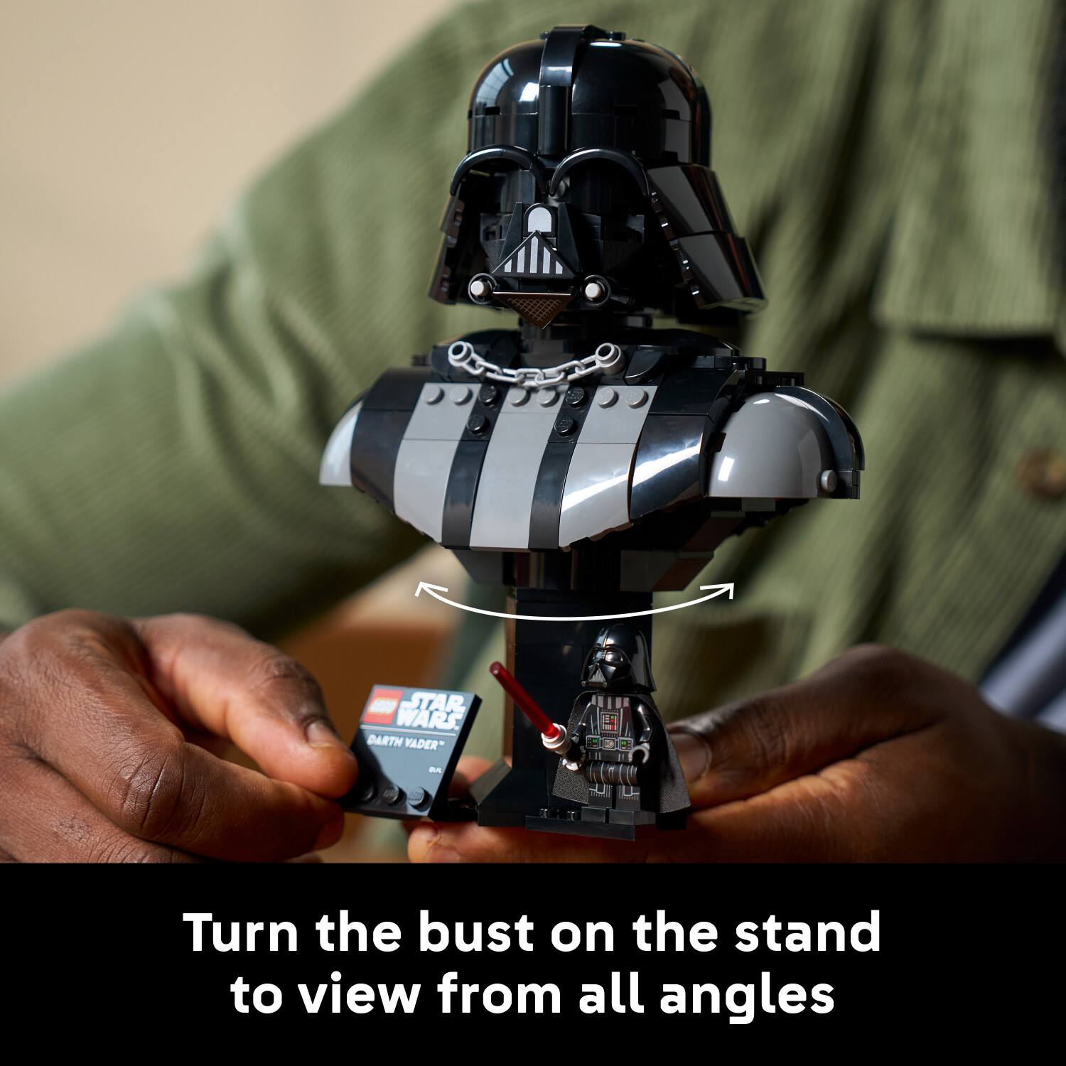 STAR WARS DARTH VADER  
Turn the bust on the stand to view from all angles