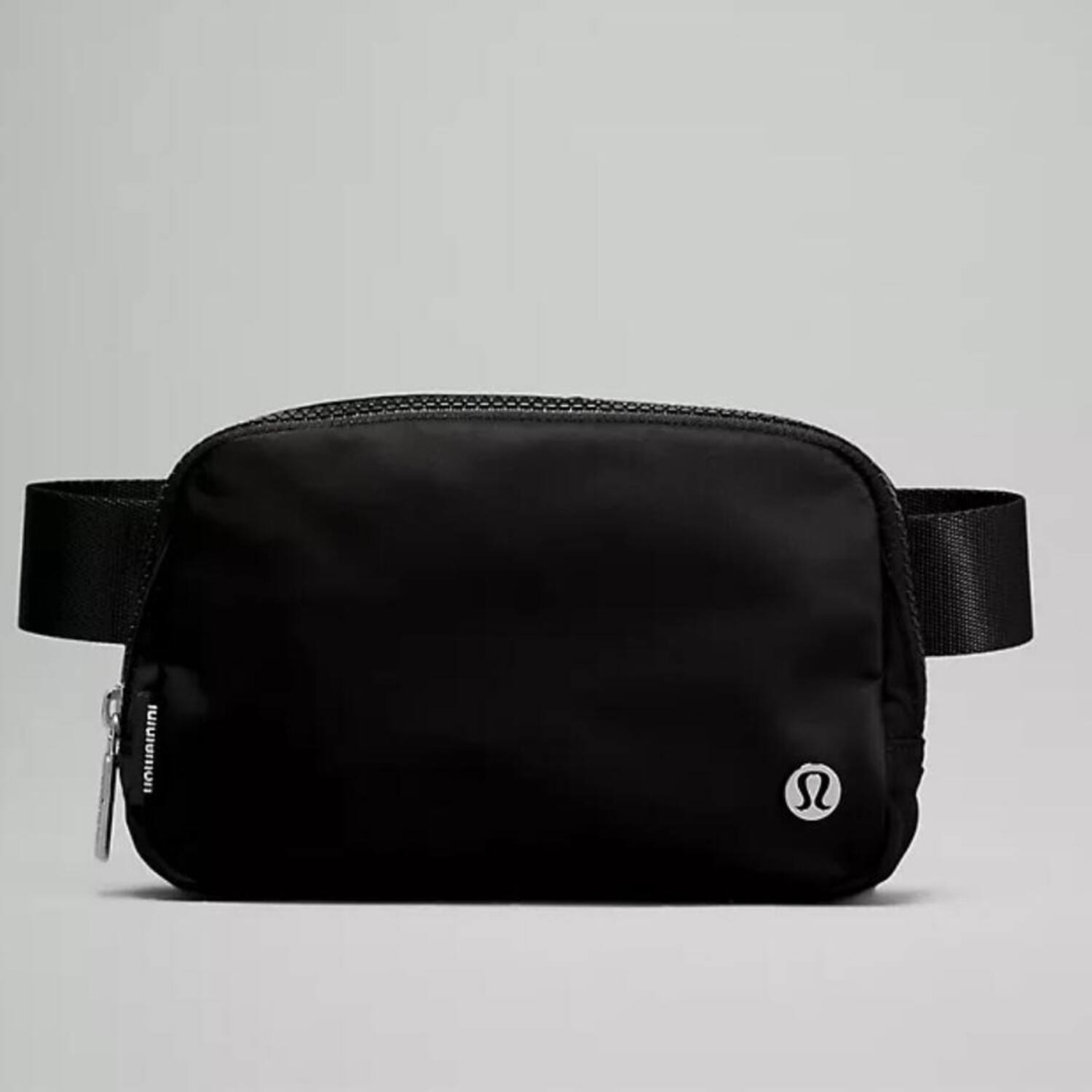 Angle. Giantpower - Athletica Everywhere Lululemon Belt Bag 1L - Black - Black.