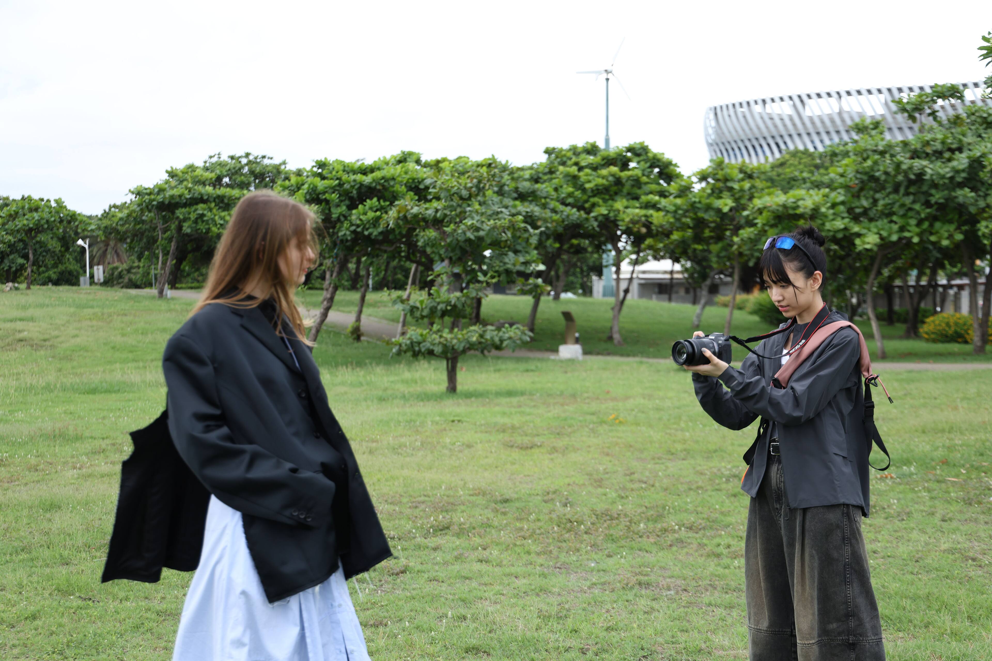 Alt View 27. Canon - RF28-70mm F2.8 IS STM Standard Zoom Lens for EOS R-Series Cameras - Black.