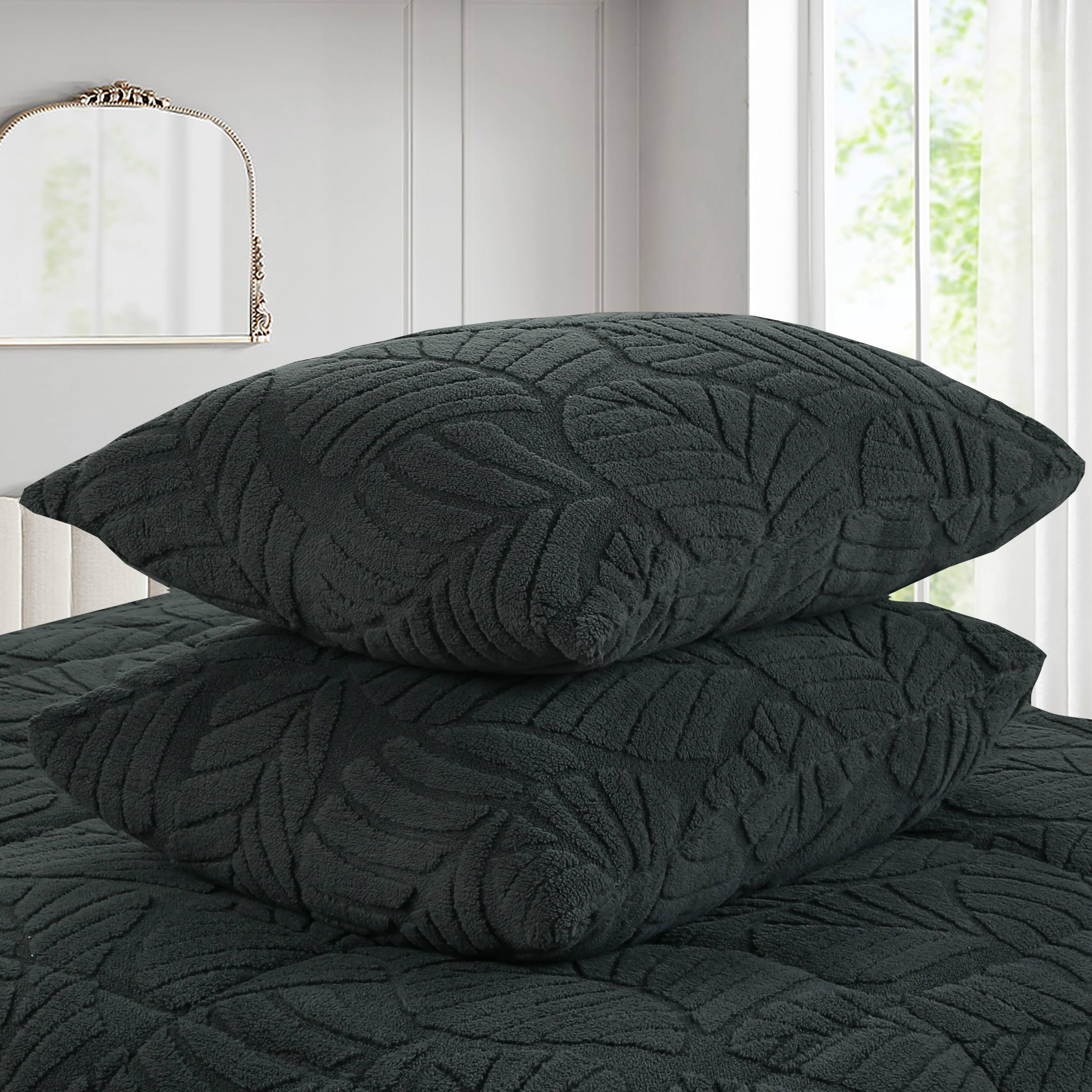 Left. MarCielo - Marcielo 3 PCS Leaf Pattern Jacquard Soft Plush Comforter Set - Forest Green.
