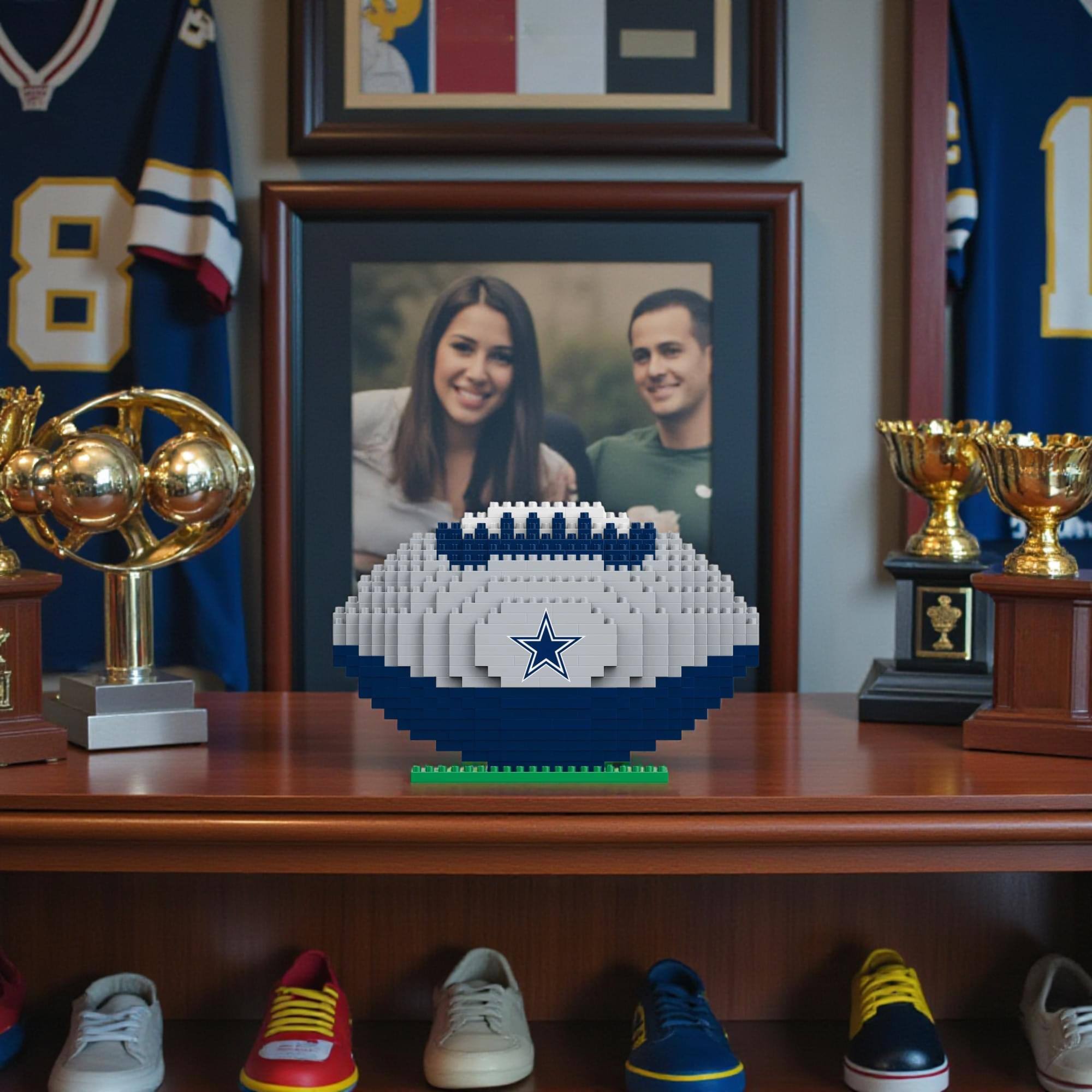 Alt View 3. Forever Collectibles - Dallas Cowboys NFL BRXLZ Football 704-Piece Building Block Set - Blue.