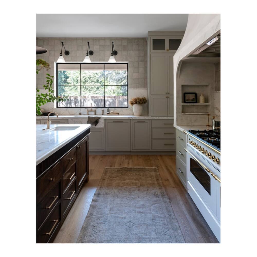 Alt View 8. ILVE - ILVE Nostalgie II 48 inch Dual Fuel Range with 5.02 cu. ft. Total Double Oven Capacity (White, Brass) - White.