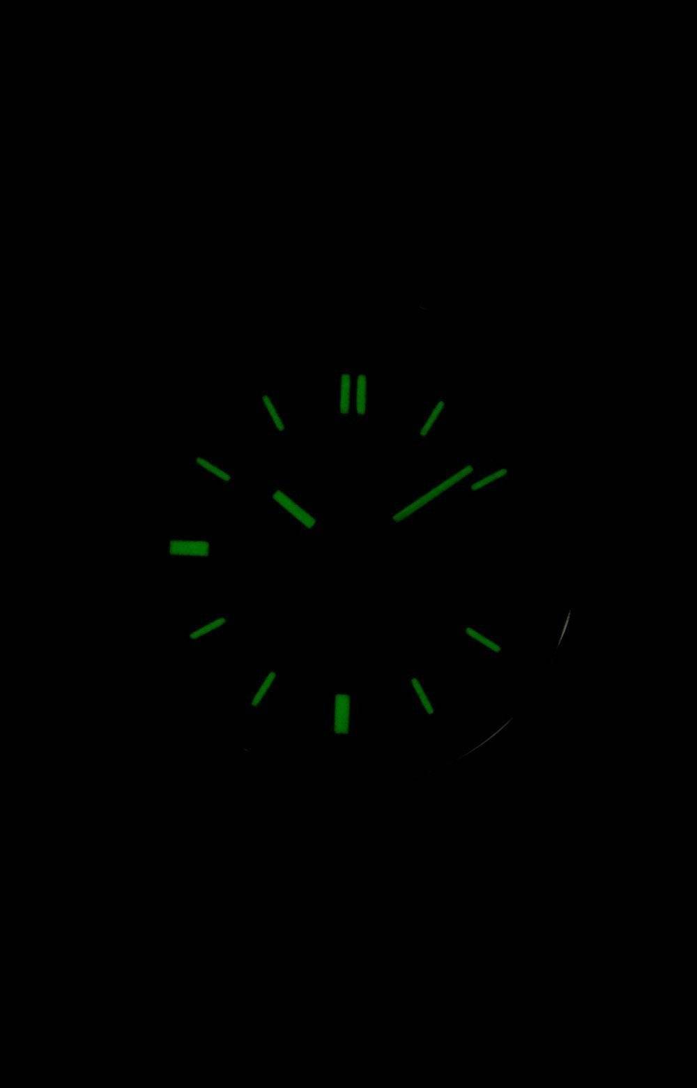 Angle. Seiko - Seiko 5 Automatic SNXS79J1 Mens Watch 21 Jewels Japan Made Stainless Steel Black Dial Date/Day Display 30M - Silver/Black.