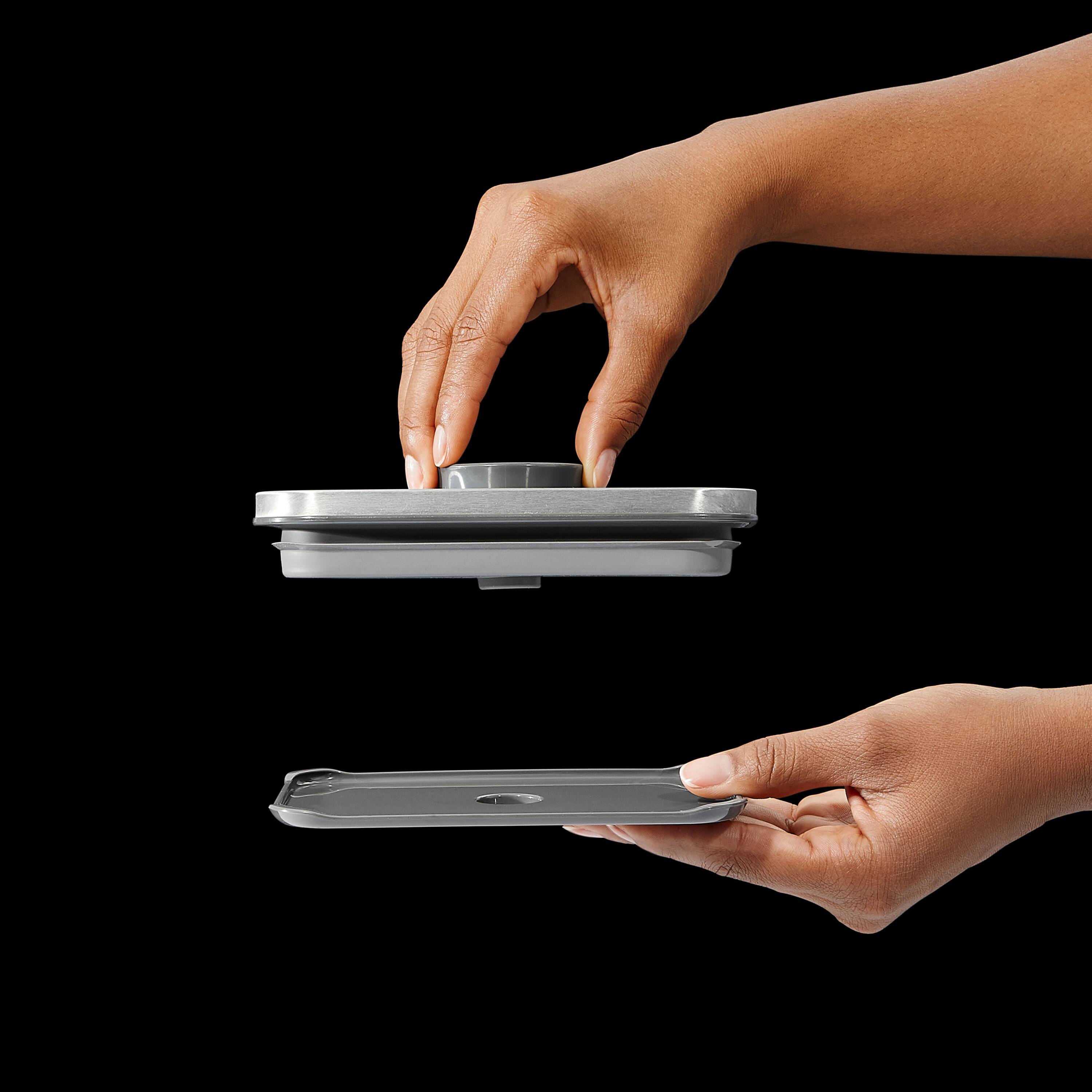 Alt View 20. OXO - STL Coffee Pop with Scoop  - 1.7 QT / 1.6 L - Clear.