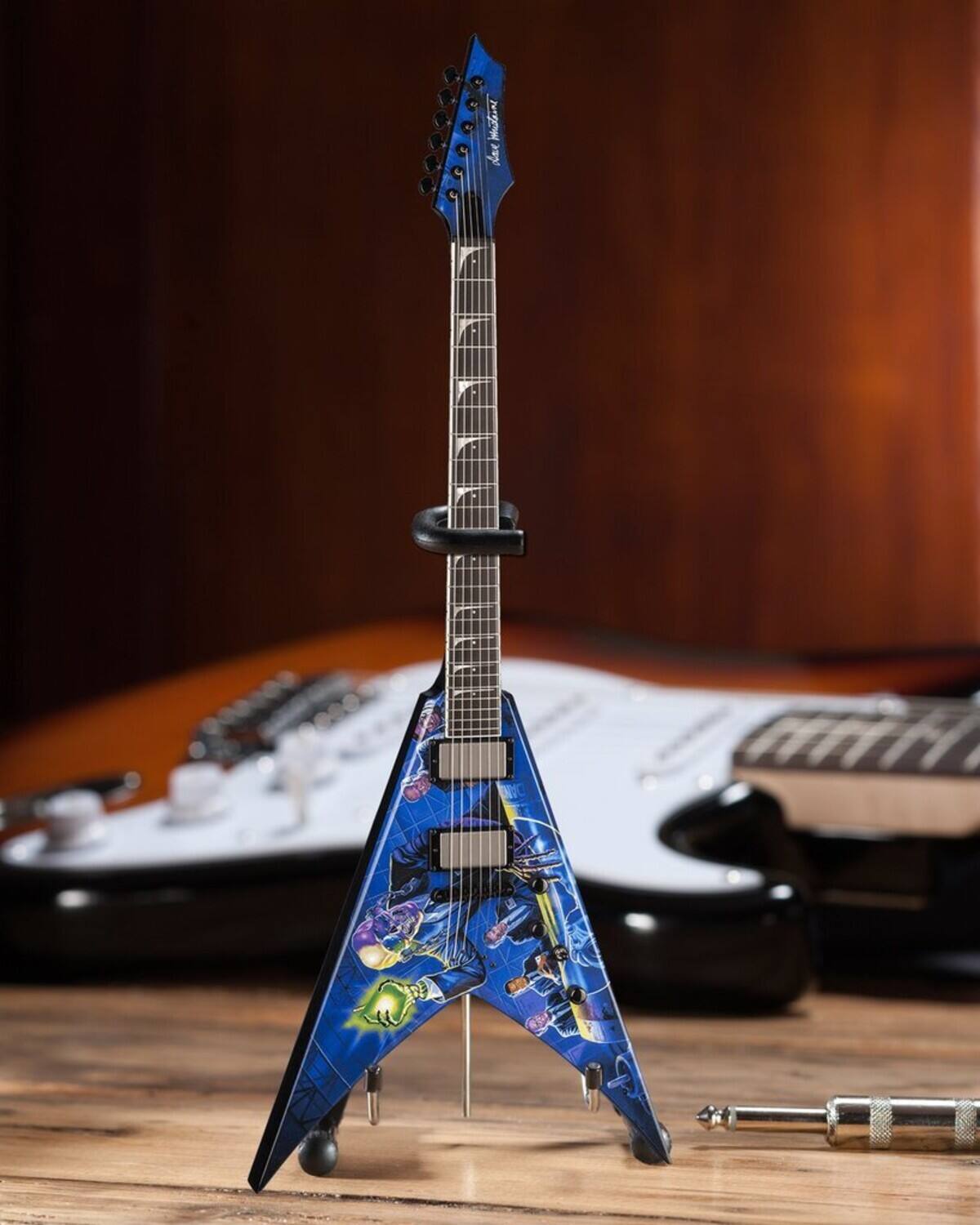 Front. Axe Heaven - Axe Heaven -Dave Mustaine - Dave Mustaine Megadeth Signature V Rust In Peace Mini Guitar Replica - Collectibles - Multicolor.