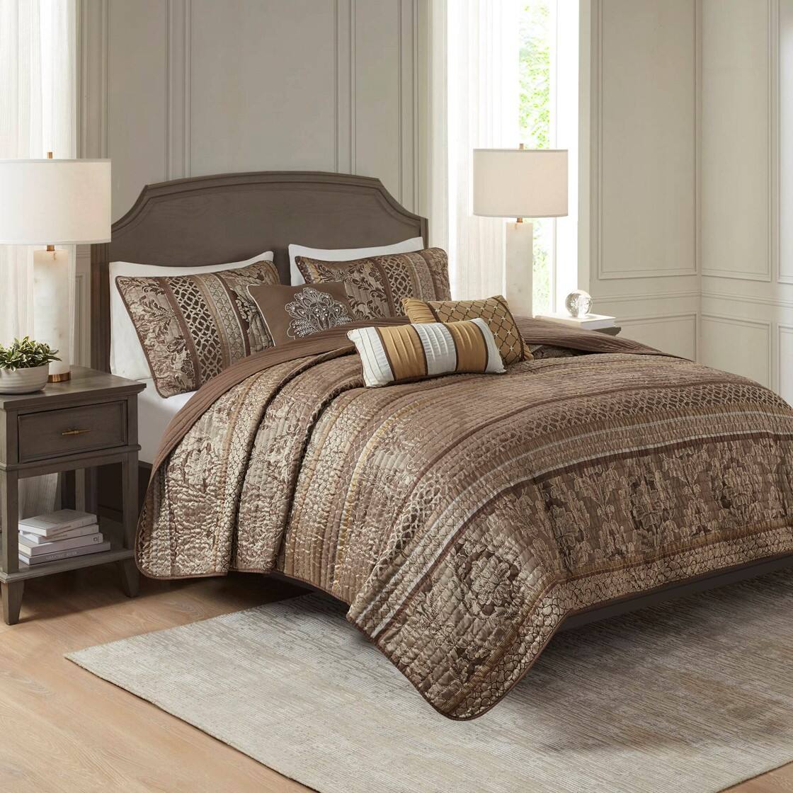 Alt View 1. Gracie Mills - Gracie Mills Bruce 6-Piece Reversible Jacquard Quilt Set with Throw Pillows - Brown/Gold.