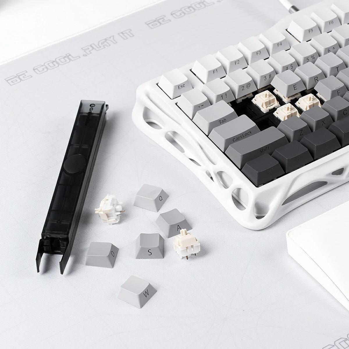 COOLE 6C F5 F6 TI PLAY F4 A F3 6 COOL.PLAY GOOL F1 F2 # & $ 5 % T BC Esc @ 3 E R 2 ! F 1!  OGr C GrevaStar Tab x CapsLock Lock Z Caps 1 Shift 77 Dot a A D S w x