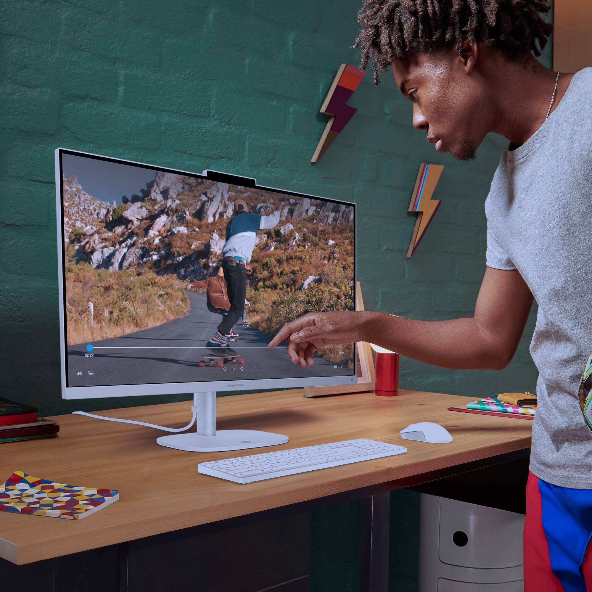 Alt View 9. HP - OmniStudio 27" Full HD Touchscreen All-in-One w/ Adjustable Height - Intel Core Ultra 7 - 16GB Memory - 1TB SSD - Cotton White.