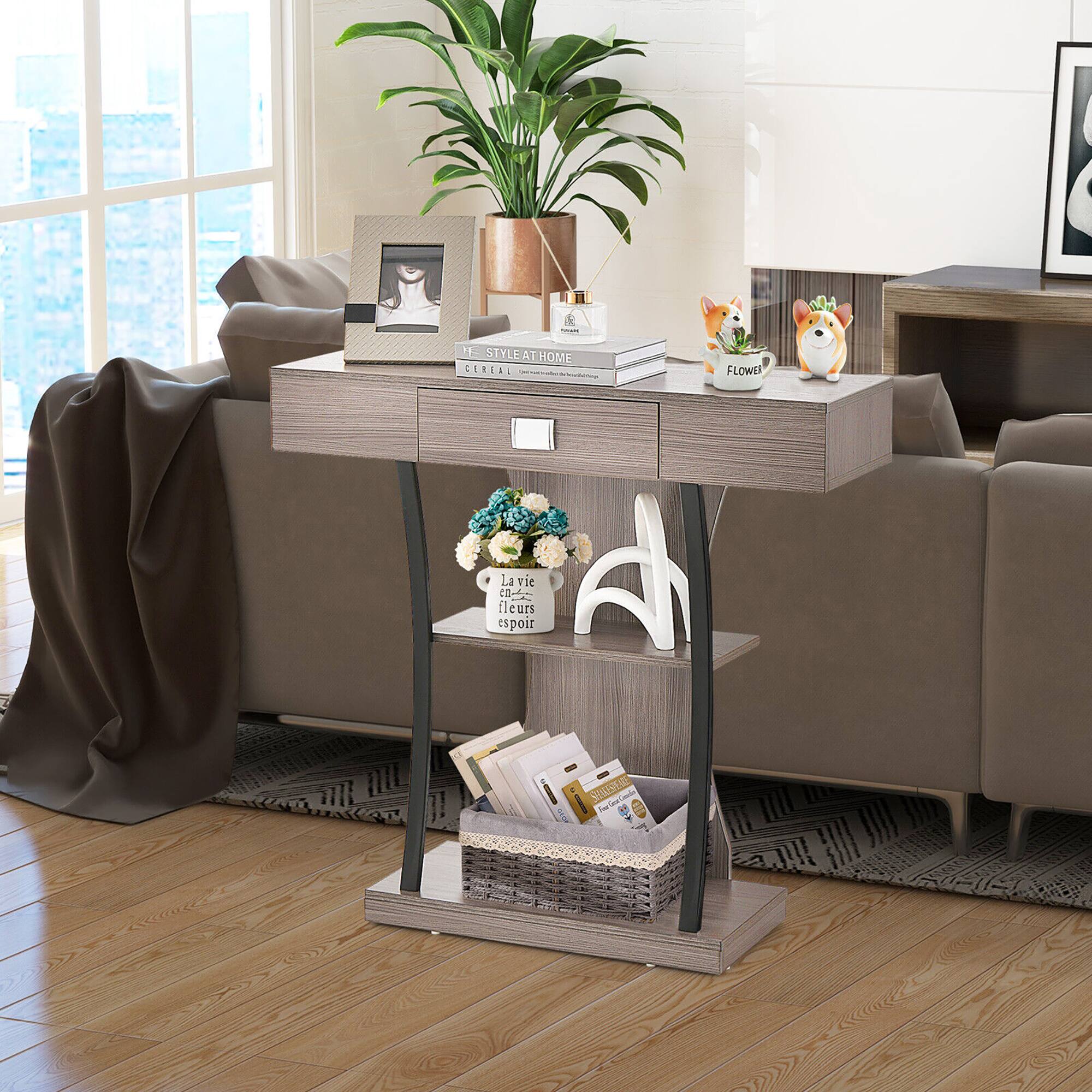 1. STYLE AT HOME  
   CIREAL

2. La vie  
   est  
   fleurs  
   espoir

3. FLOWER

4. HOME  
   (Book title not fully visible)

5. (Basket with magazines or papers)