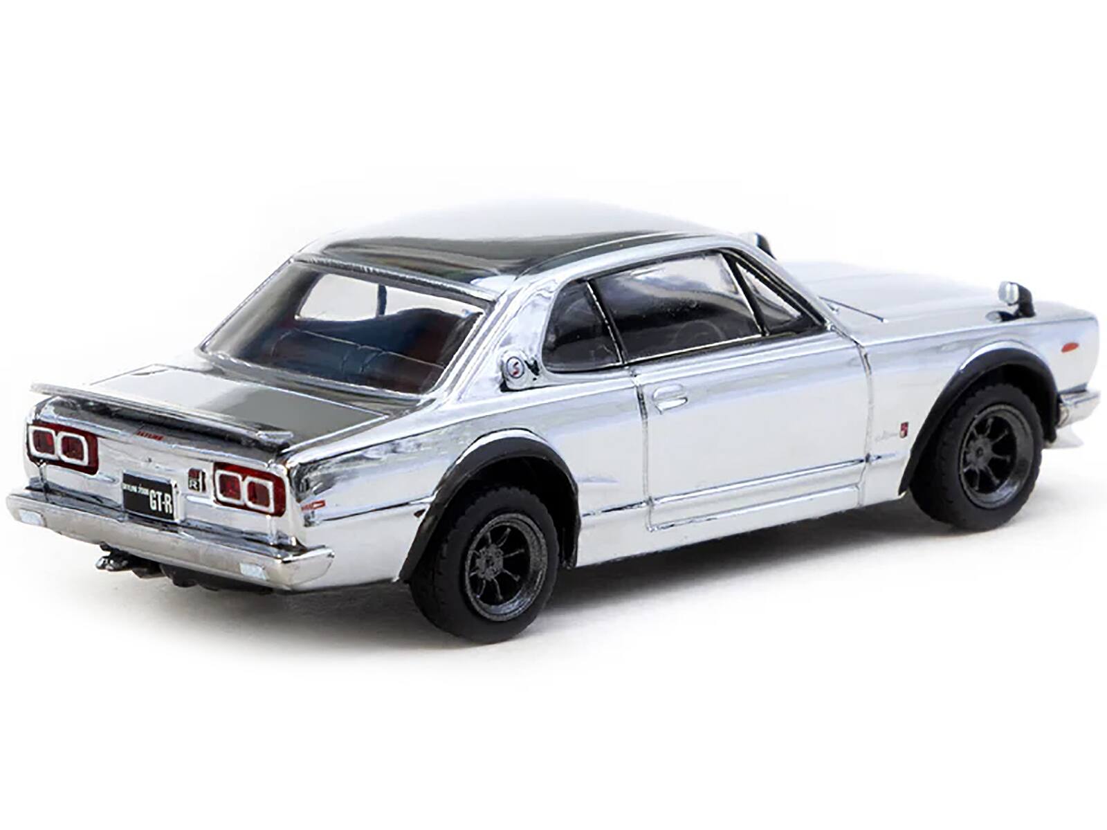 Angle. Tarmac Works - Nissan Skyline HT 2000GT-R RHD (Right Hand Drive) Silver Chrome Japan Special Edition Global64 Series 1/64 - Silver Chrome.