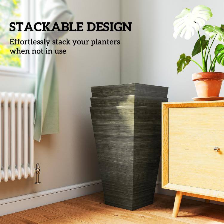 STACKABLE DESIGN  
Effortlessly stack your planters when not in use