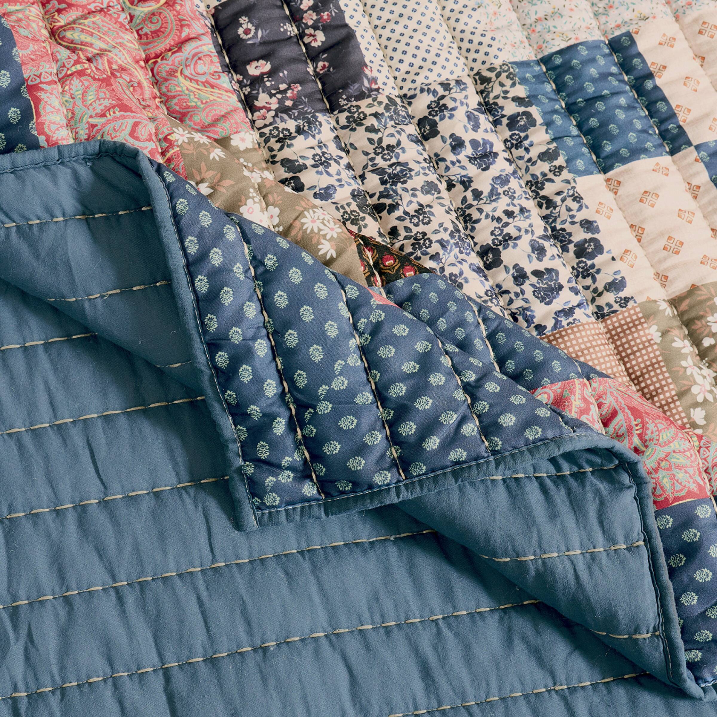 Left. BreeBe - Shiloh Quilt Set - 2 Piece Twin/XL - Calico.
