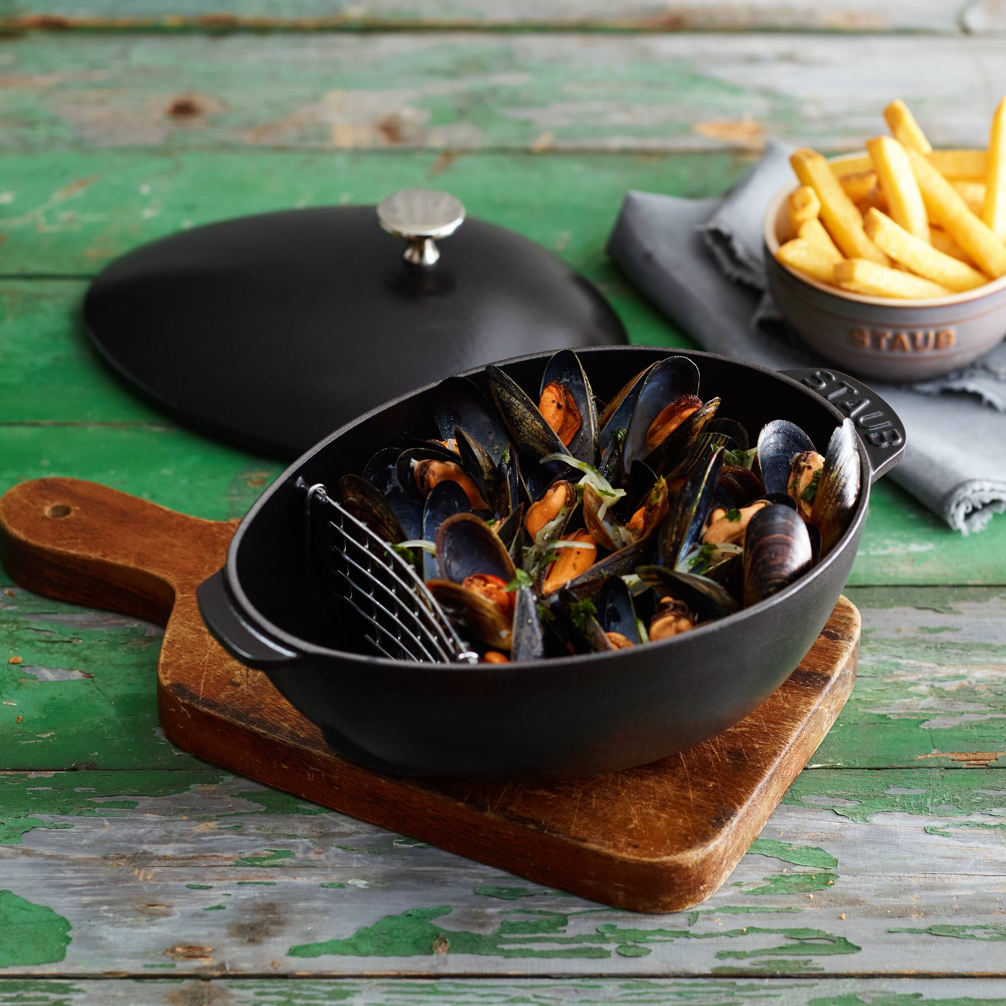 Staub Cast Iron Mussel Pot - Thumbnail 5