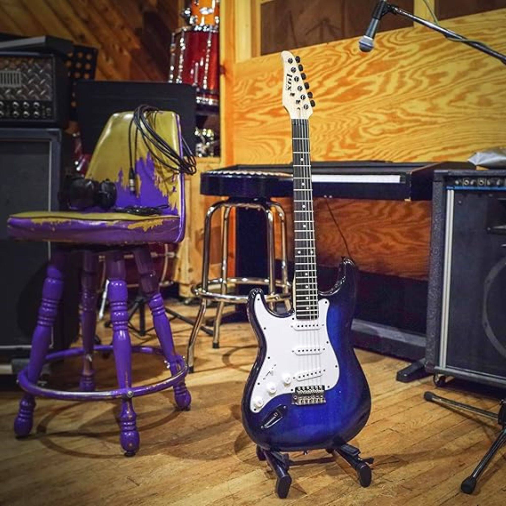 Alt View 2. Lyxpro - 39" Left-Hand Electric Guitar Kit – Guitar, Amp, Picks, Cable & Guide – Solid Body. - Black.