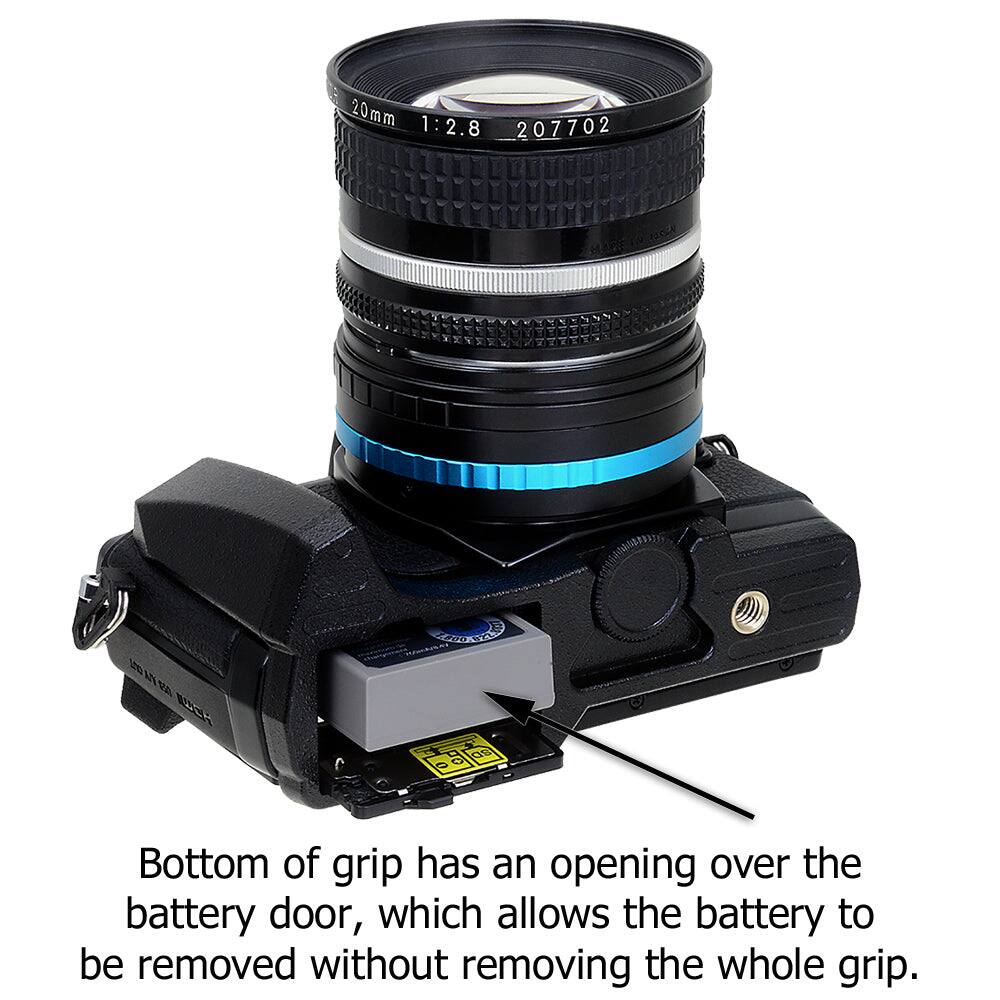 20mm 1:2.8 207702 NX 0S

Bottom of grip has an opening over the battery door, which allows the battery to be removed without removing the whole grip.